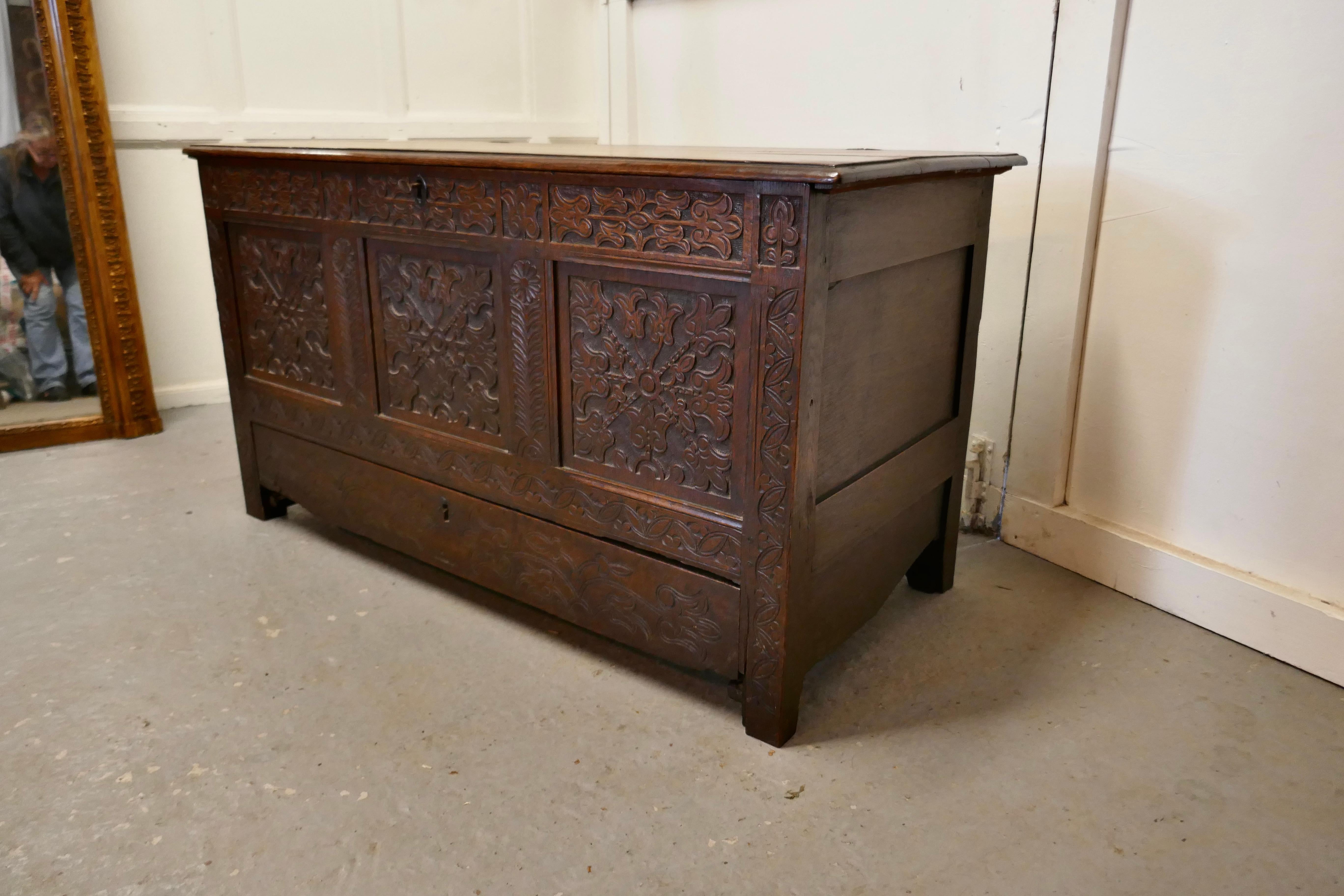 Large Carved Oak Mule Chest, Marriage Chest In Good Condition In Chillerton, Isle of Wight