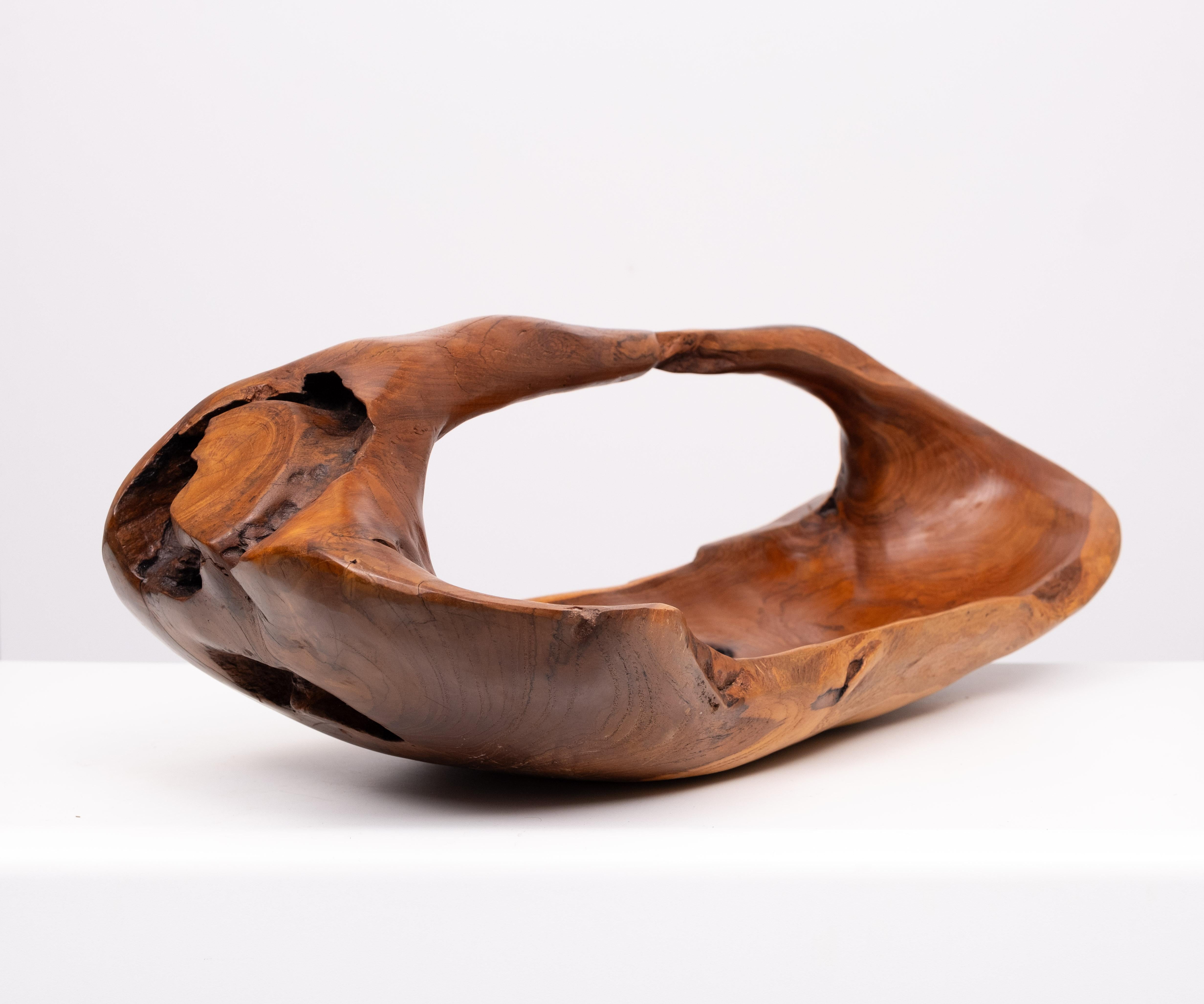 Canadese Grande cesto di frutta in Wood Wood intagliato   1970s in vendita
