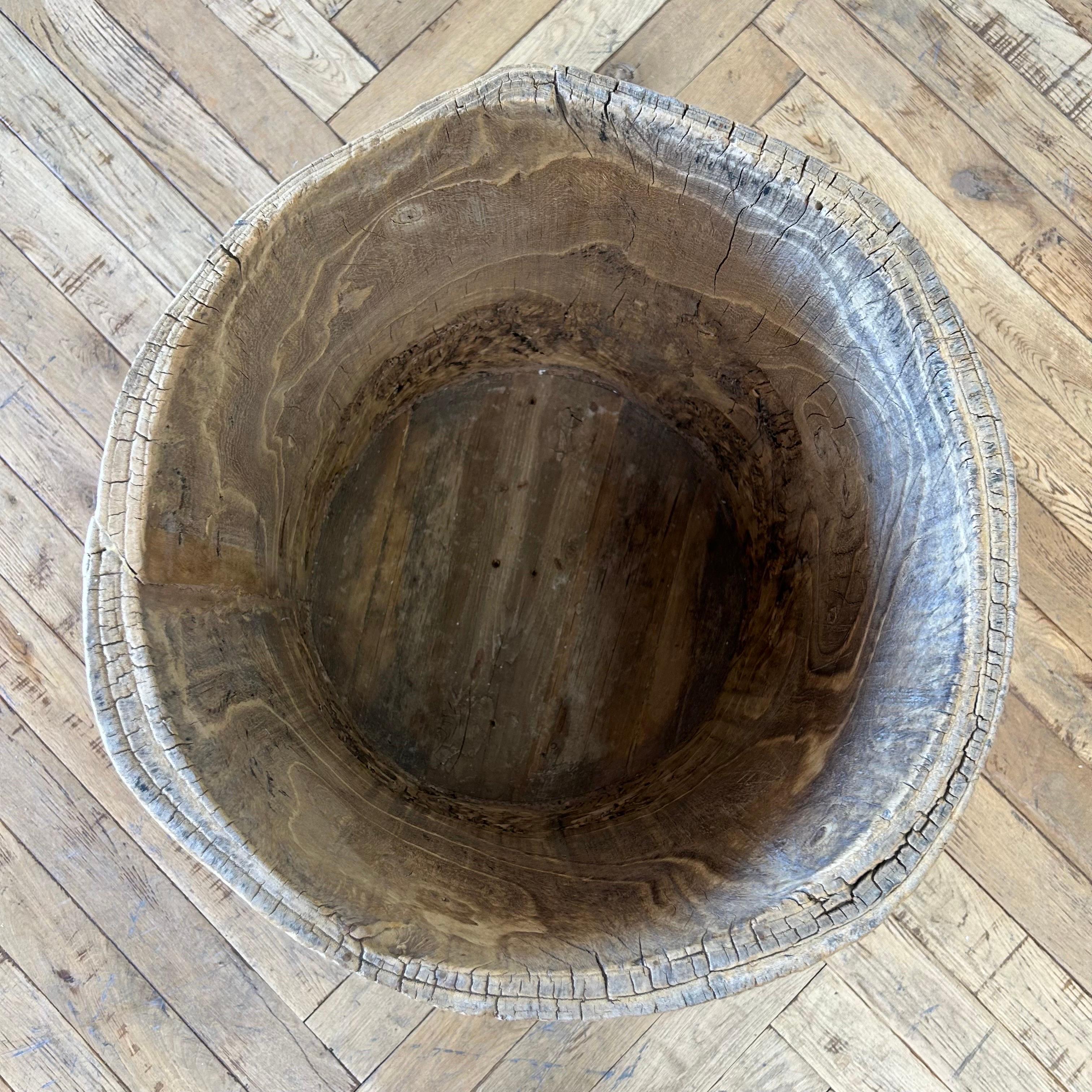 Large Carved Out Stump Decorative Planter In Good Condition In Brea, CA