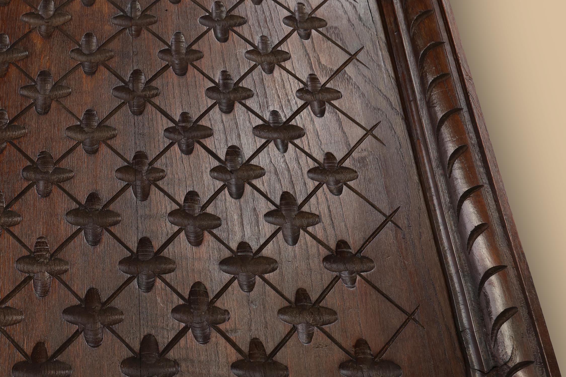 Portugal / 1850 / wall panels / oak / Neo-gothic

A large Antique oak panel, carved on both sides, hand crafted in Portugal. Dating around 1850, this oak panel displays exceptional hand-carved neo-gothic geometric patterns and frame. The dark oak