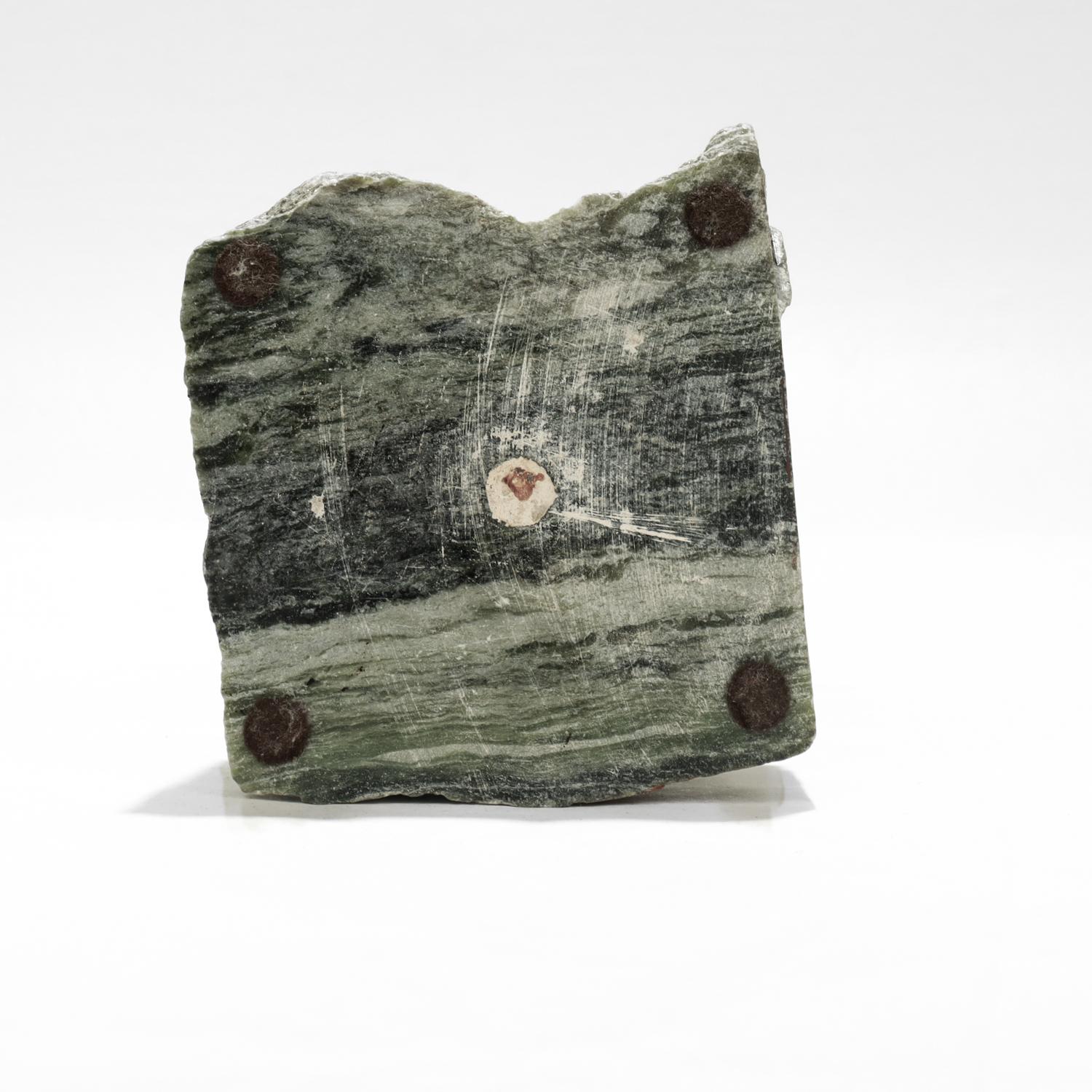 Grande croix celtique sculptée en pierre dure serpentine en vente 4