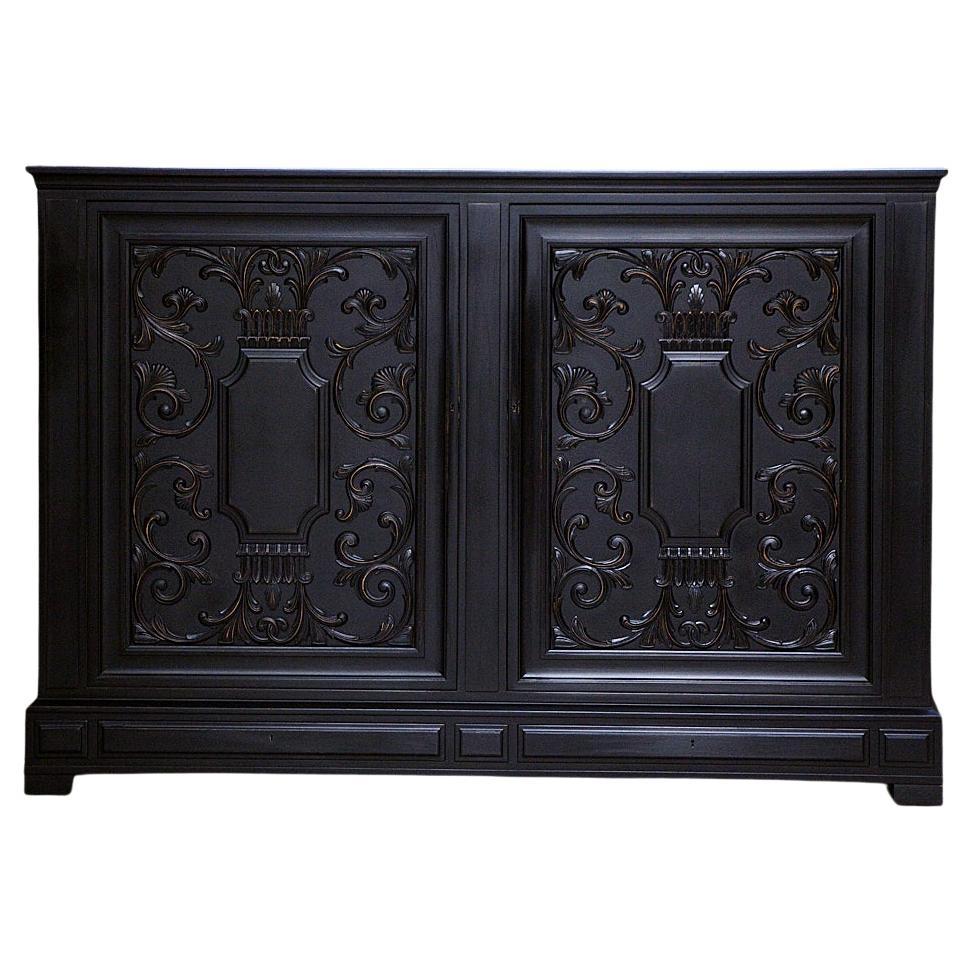Grand buffet sculpté de Bodafors en vente