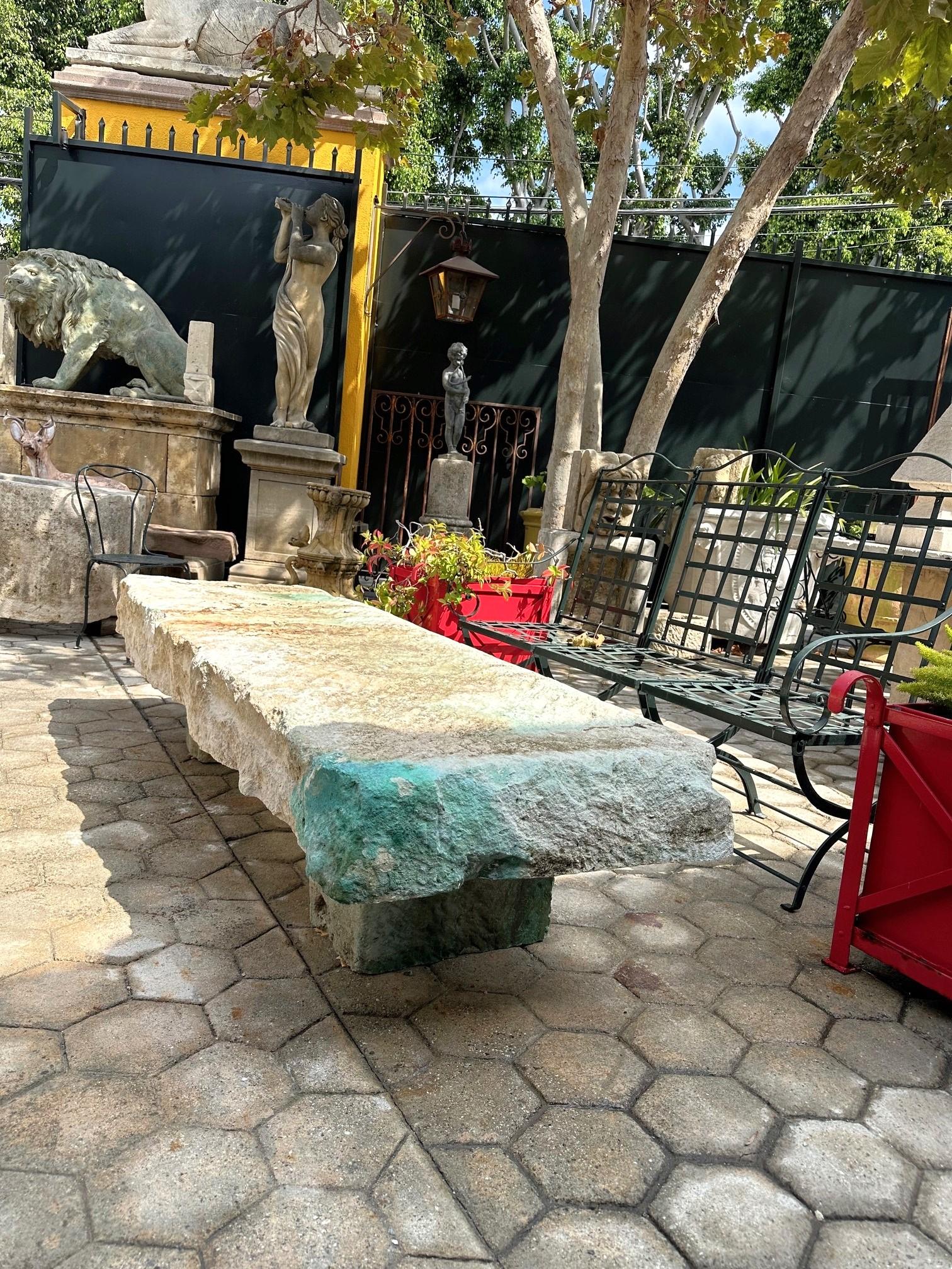 Gran Mesa de Centro Antigua de Piedra Tallada para Jardín Exterior Interior Granja Rústica Tallado a mano en venta