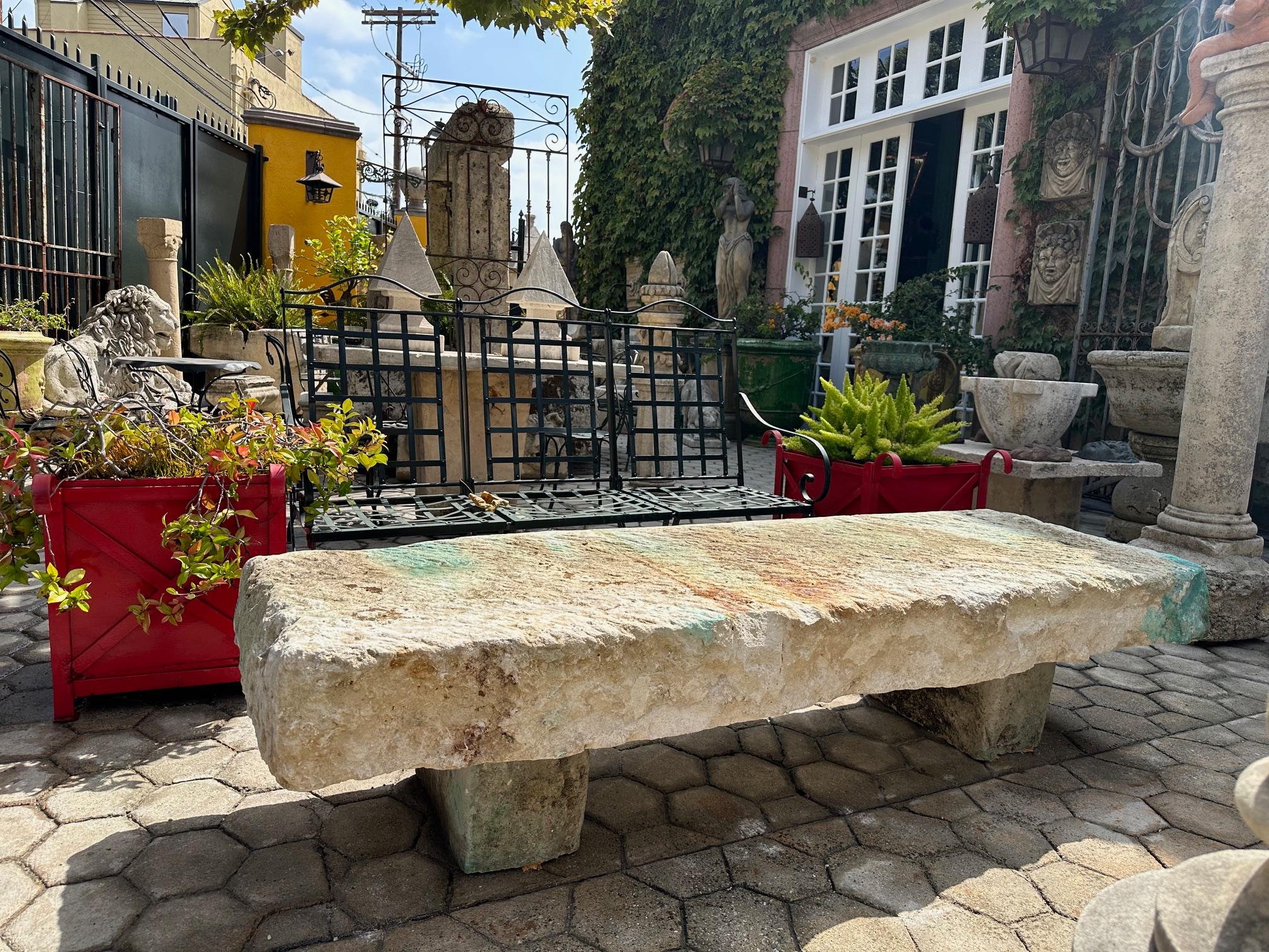 Gran Mesa de Centro Antigua de Piedra Tallada para Jardín Exterior Interior Granja Rústica en venta 3