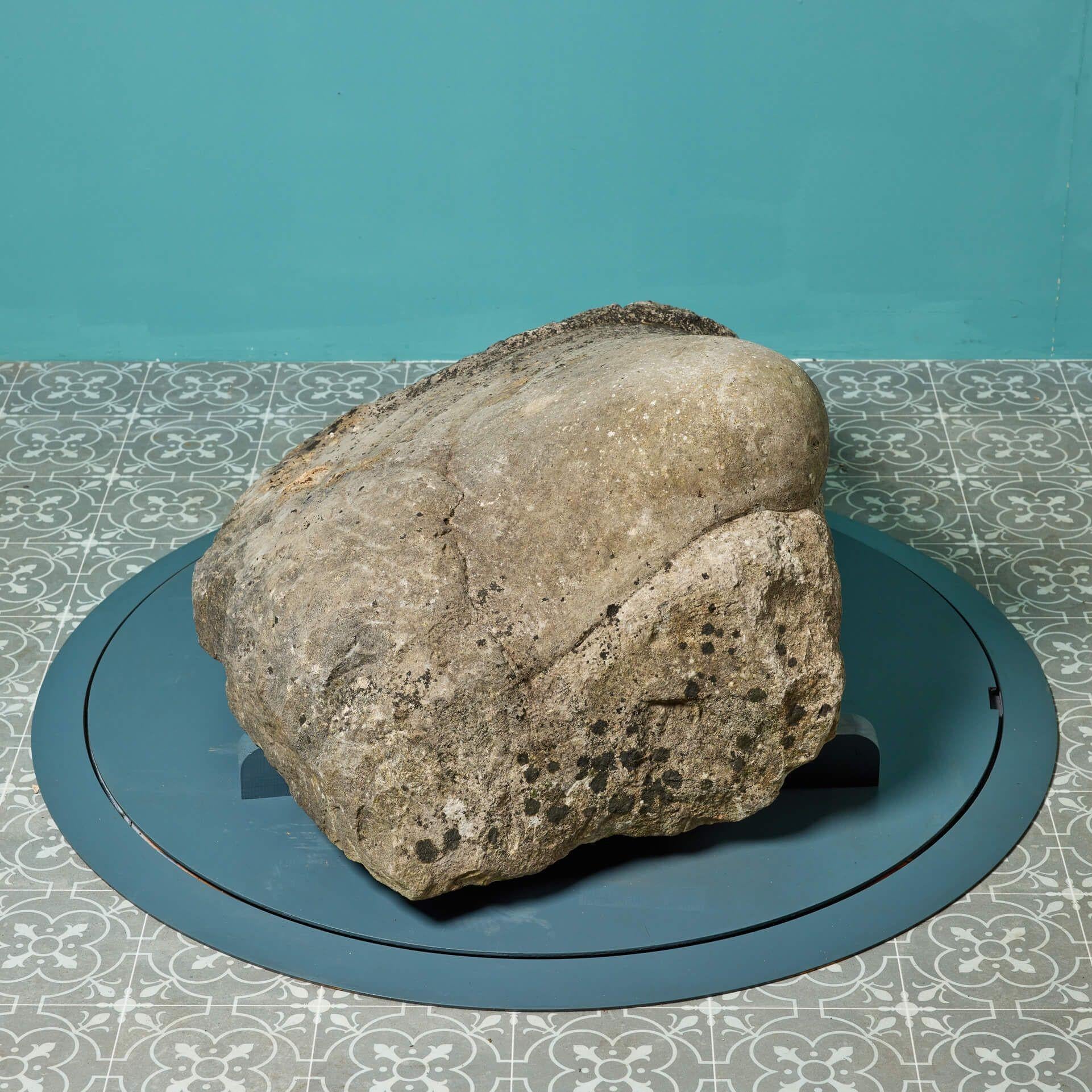 Große geschnitzte Muschel-Skulptur aus Stein im Zustand „Gut“ im Angebot in Wormelow, Herefordshire