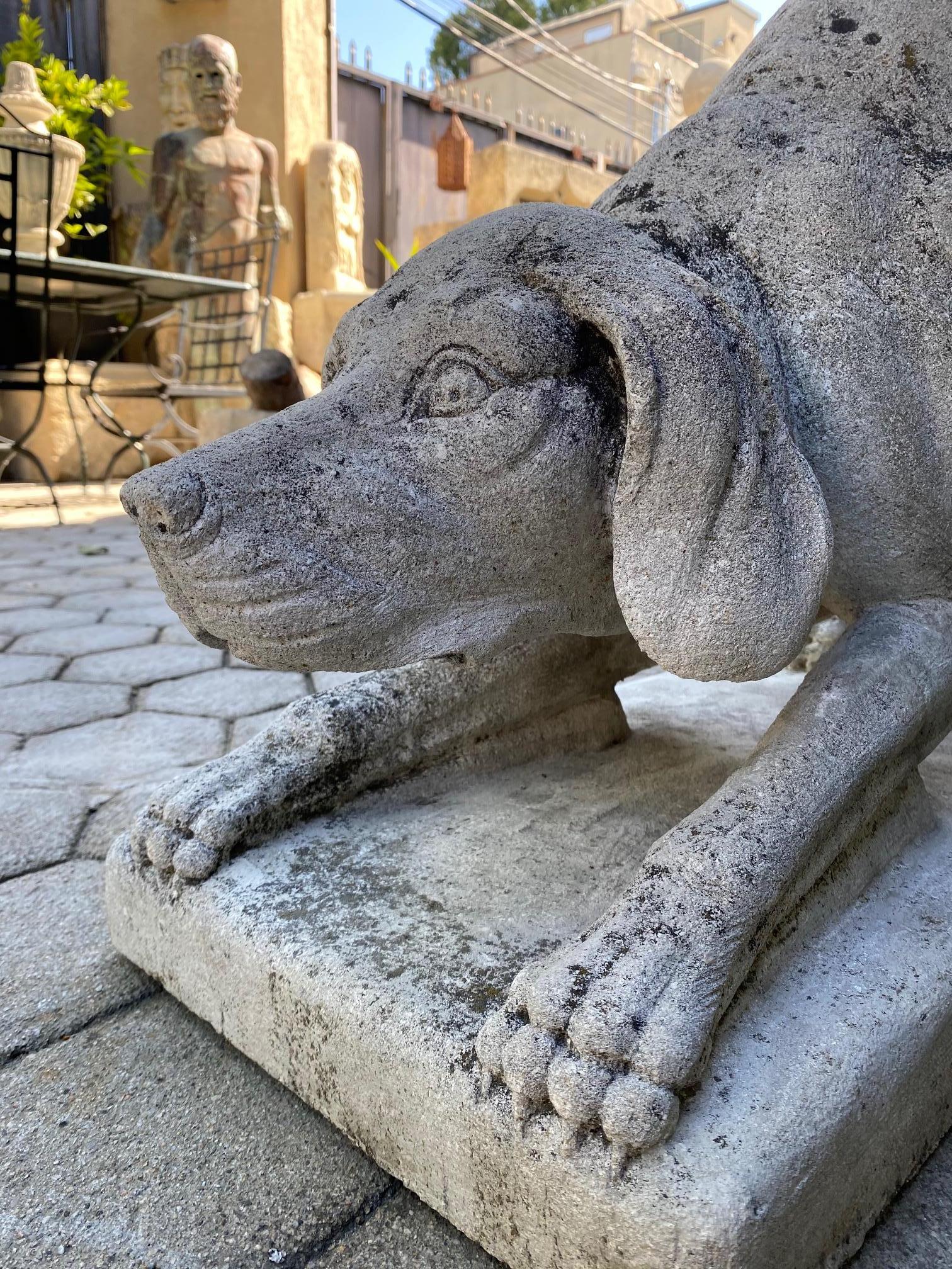 Paar geschnitzte Steinfiguren von Jagdhunden, Garten, antike Bildhauer, Tierliebhaber im Angebot 10