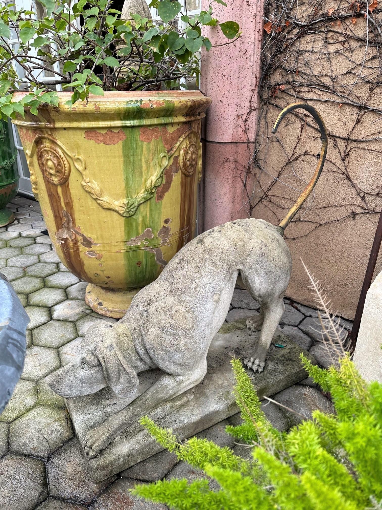 Pair Carved Stone Figures Of Hunting Dogs Garden Antique Statuary Animal Lovers In Good Condition For Sale In West Hollywood, CA