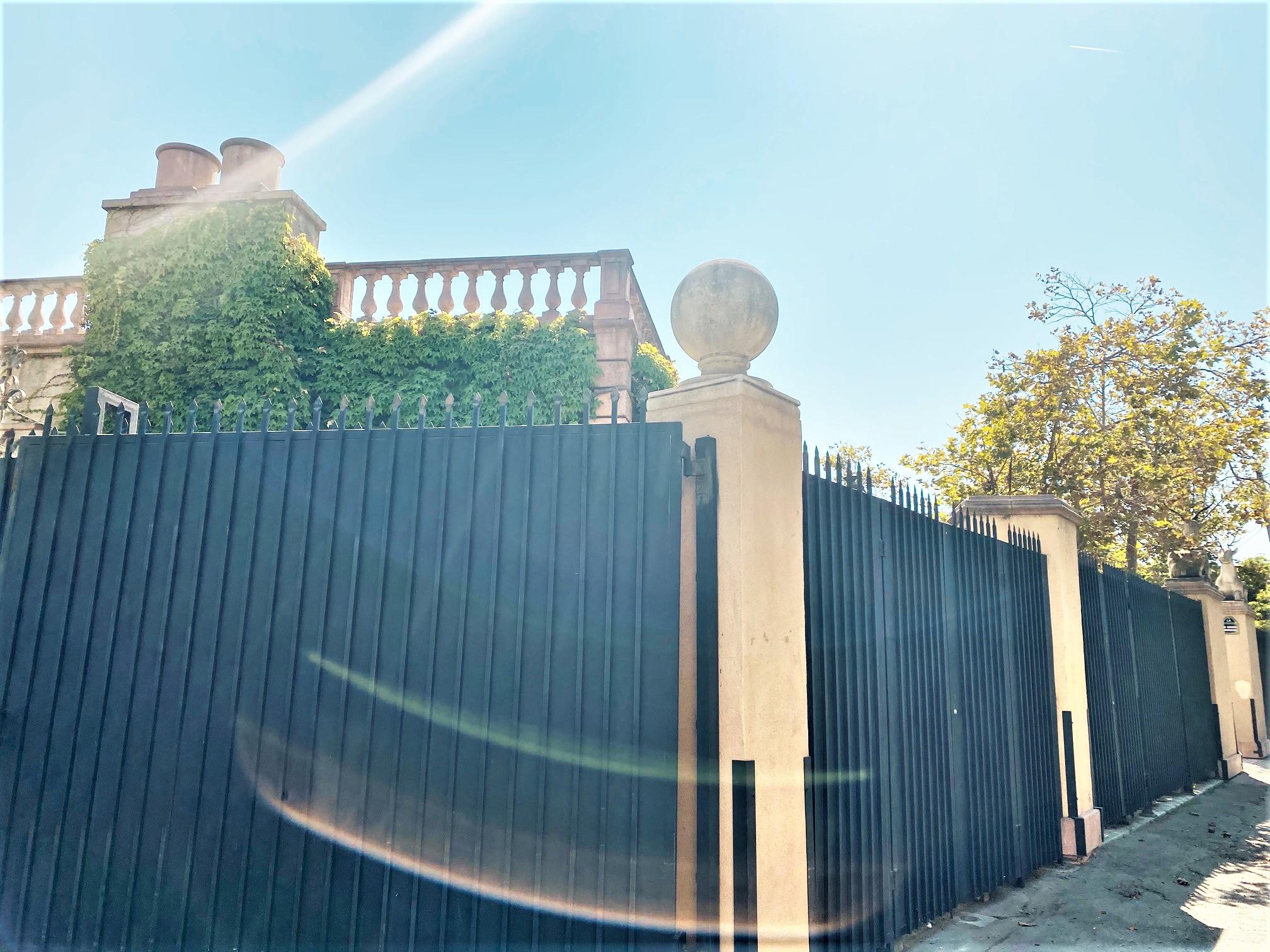 Large Carved Stone Gate Pier pillar Sphere Ball Finial on pedestal base Antiques In Fair Condition In West Hollywood, CA