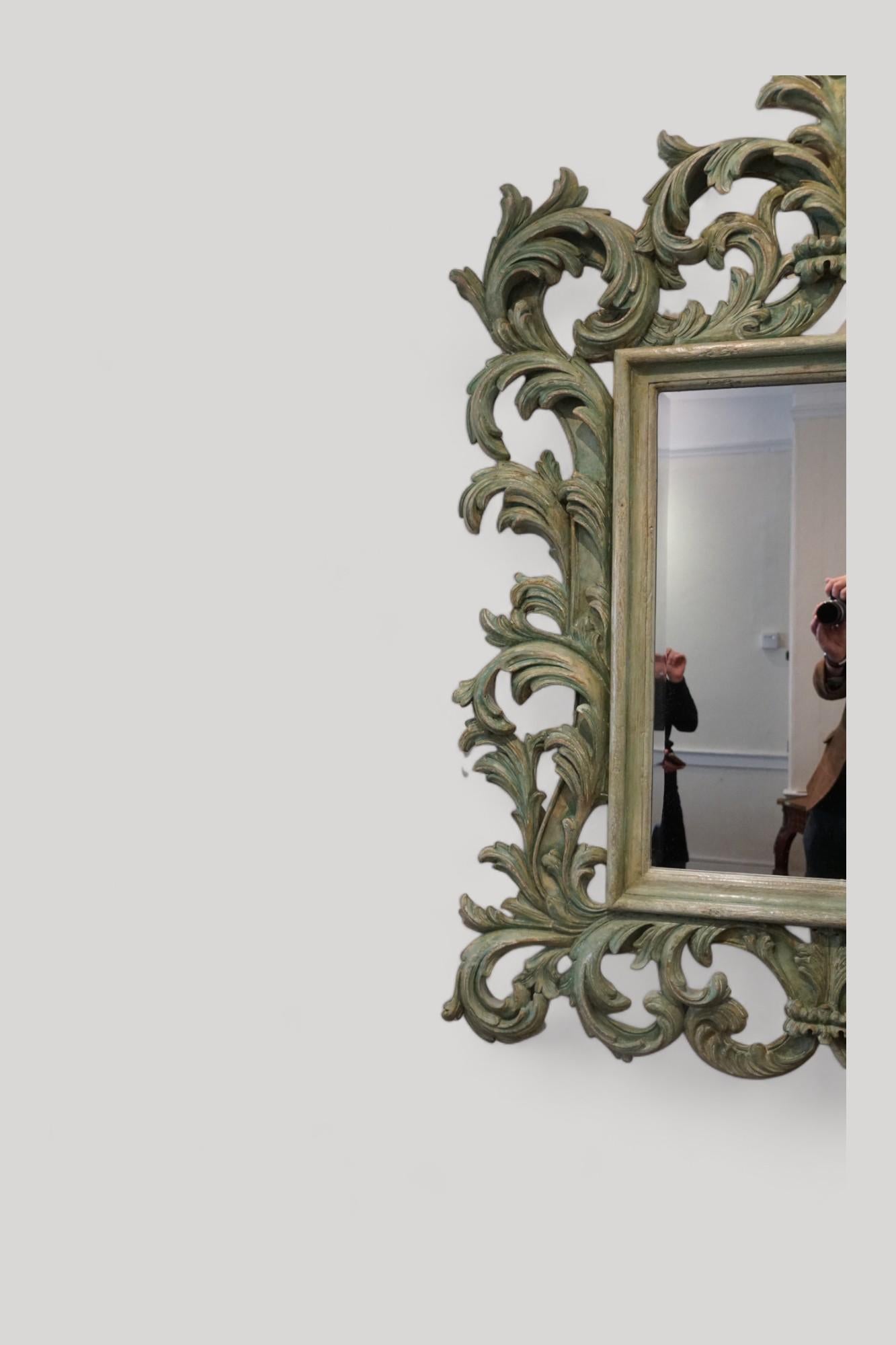 Large carved teak Florentine mirror In Good Condition For Sale In Salisbury, GB