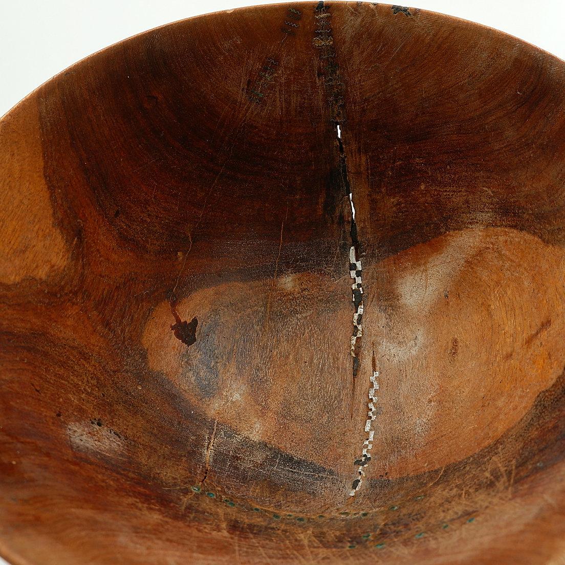 Large Carved Tribal Wooden Bowl - 20th For Sale 6