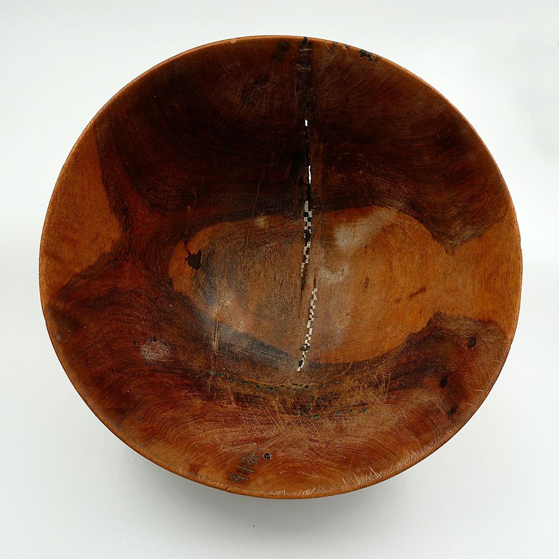 Large Carved Tribal Wooden Bowl - 20th For Sale 9