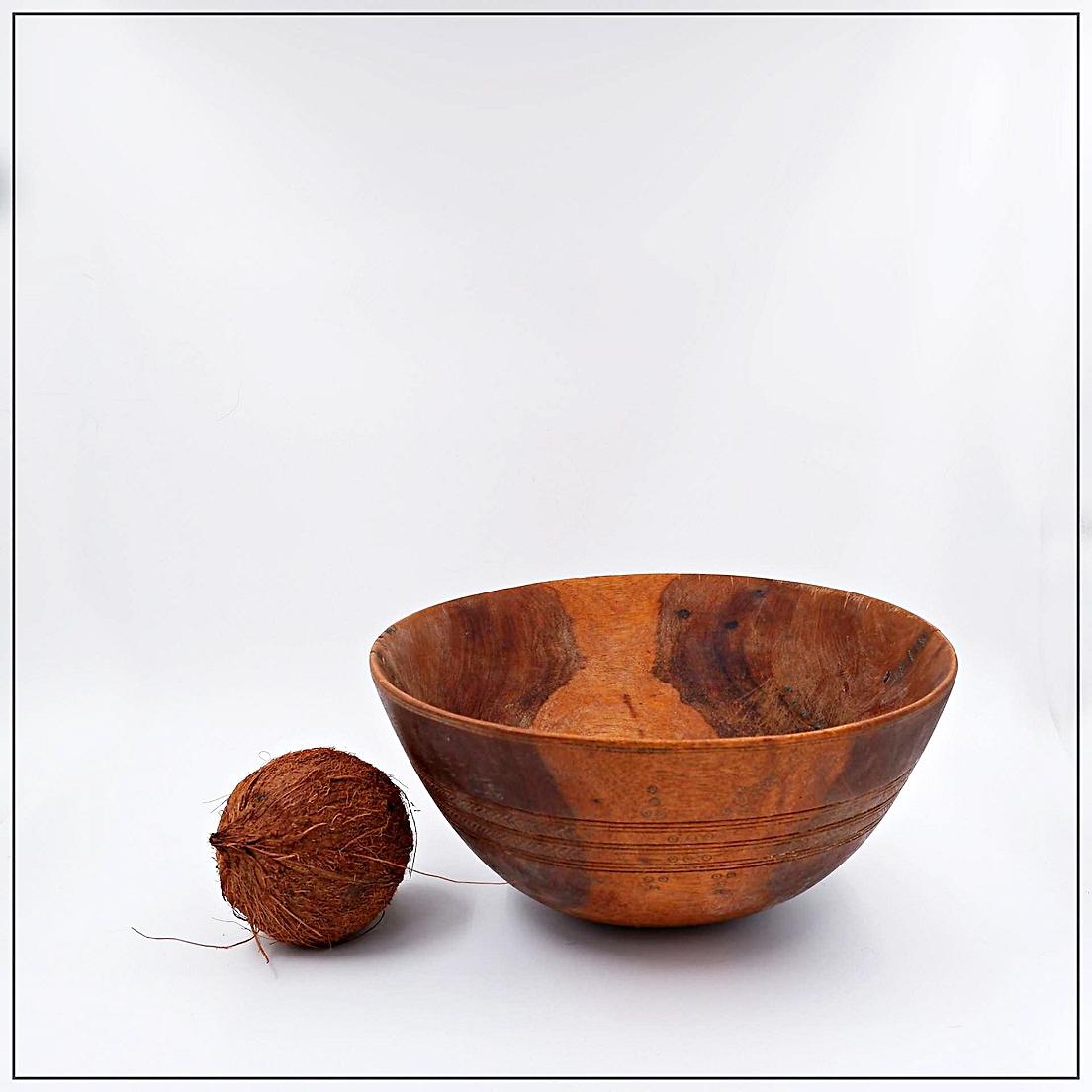 Large Carved Tribal Wooden Bowl
Wabi Sabi - Vintage - Decoration
Measures : Ø 32,5cm H:16cm 
Wear consistent with age and use.