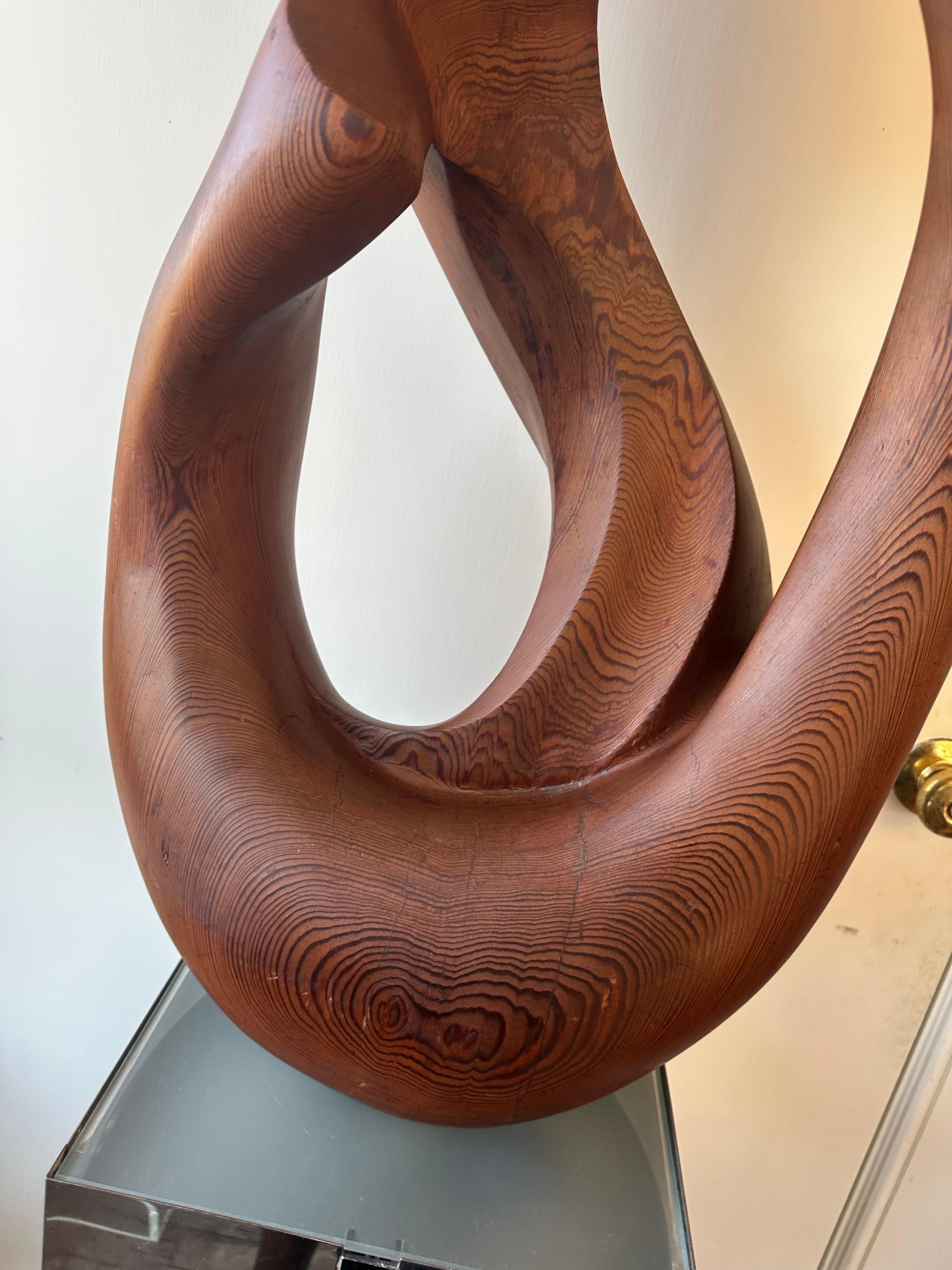 XX secolo Scultura astratta in legno intagliato di grandi dimensioni in vendita