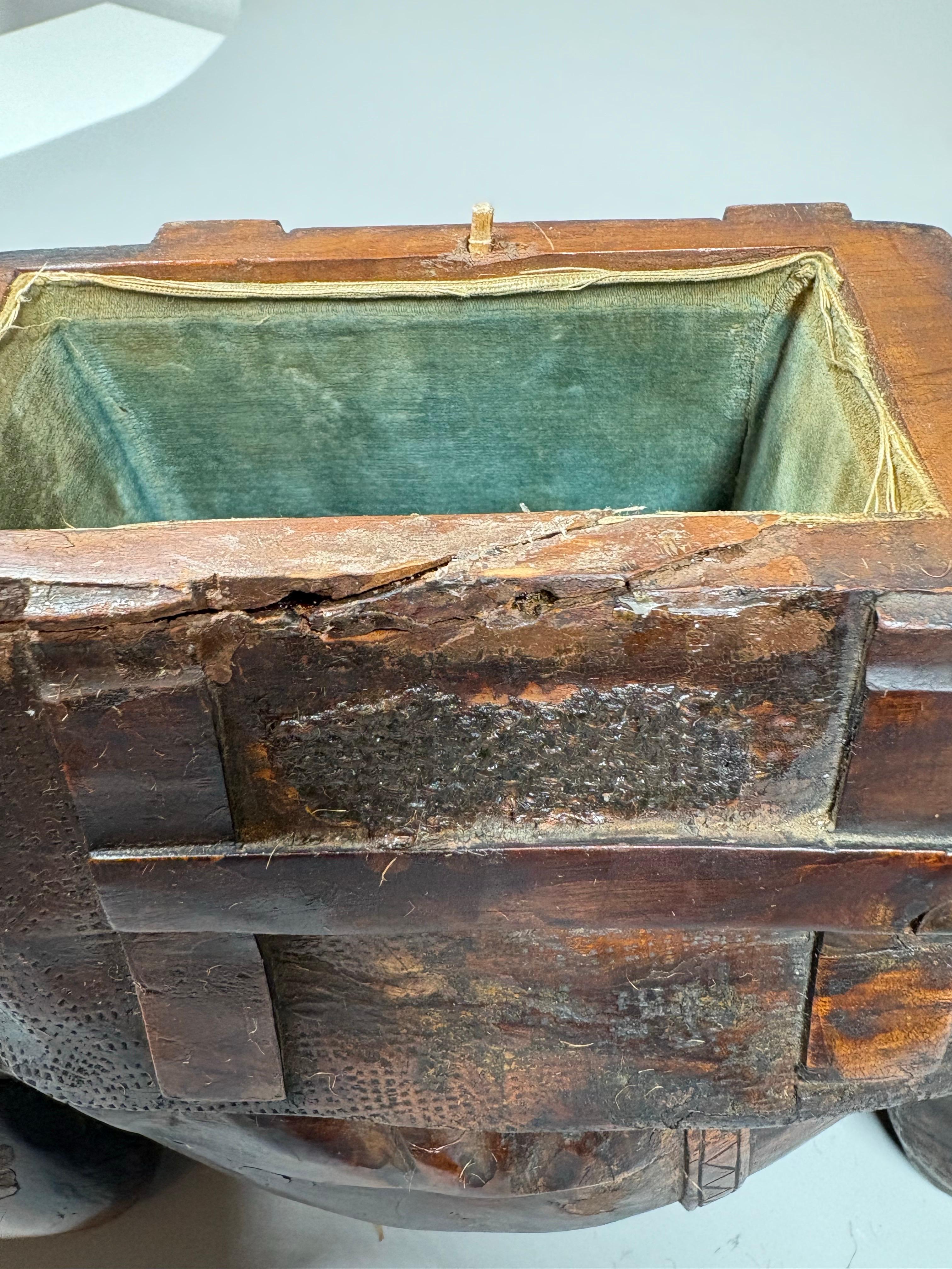 Large carved wood Austrian novelty box in the form of a Camel, circa 1910 For Sale 12