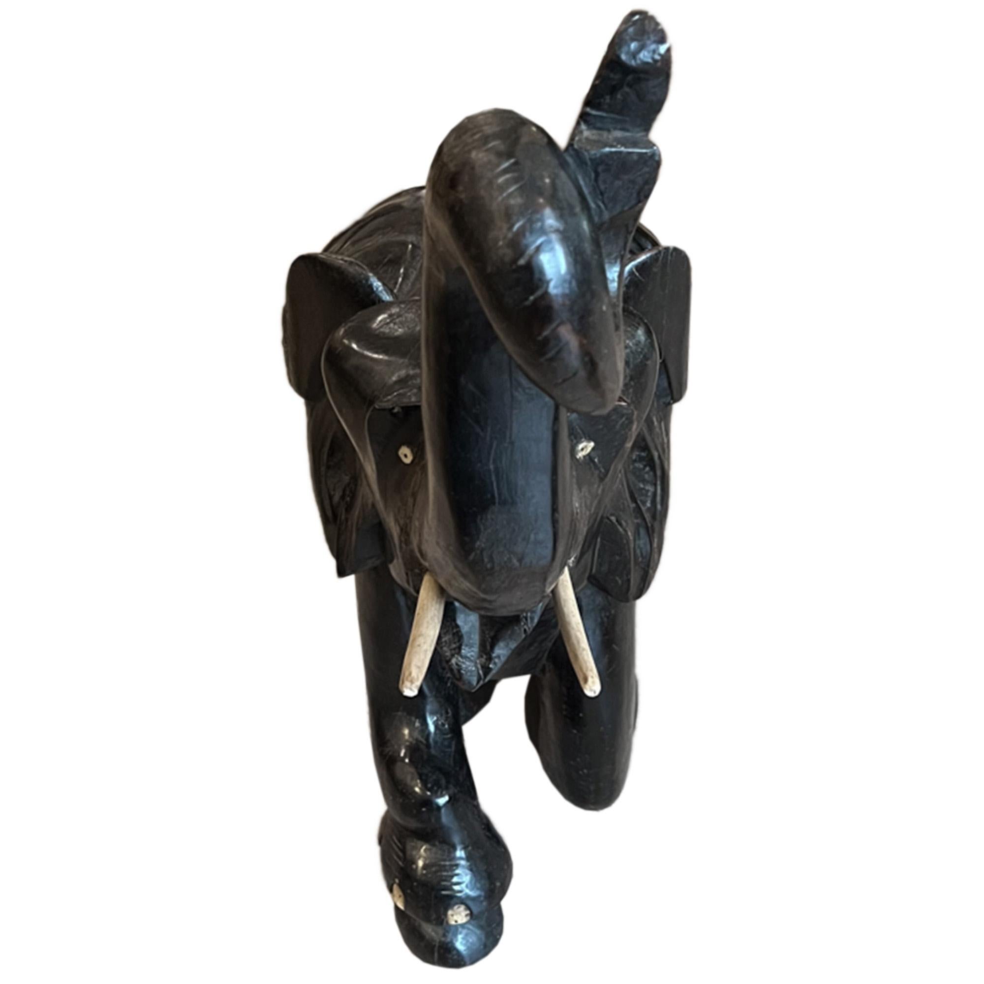 Großer geschnitzter Elefant aus Holz, Sri Lanka, 1950er Jahre (Sri-lankisch) im Angebot