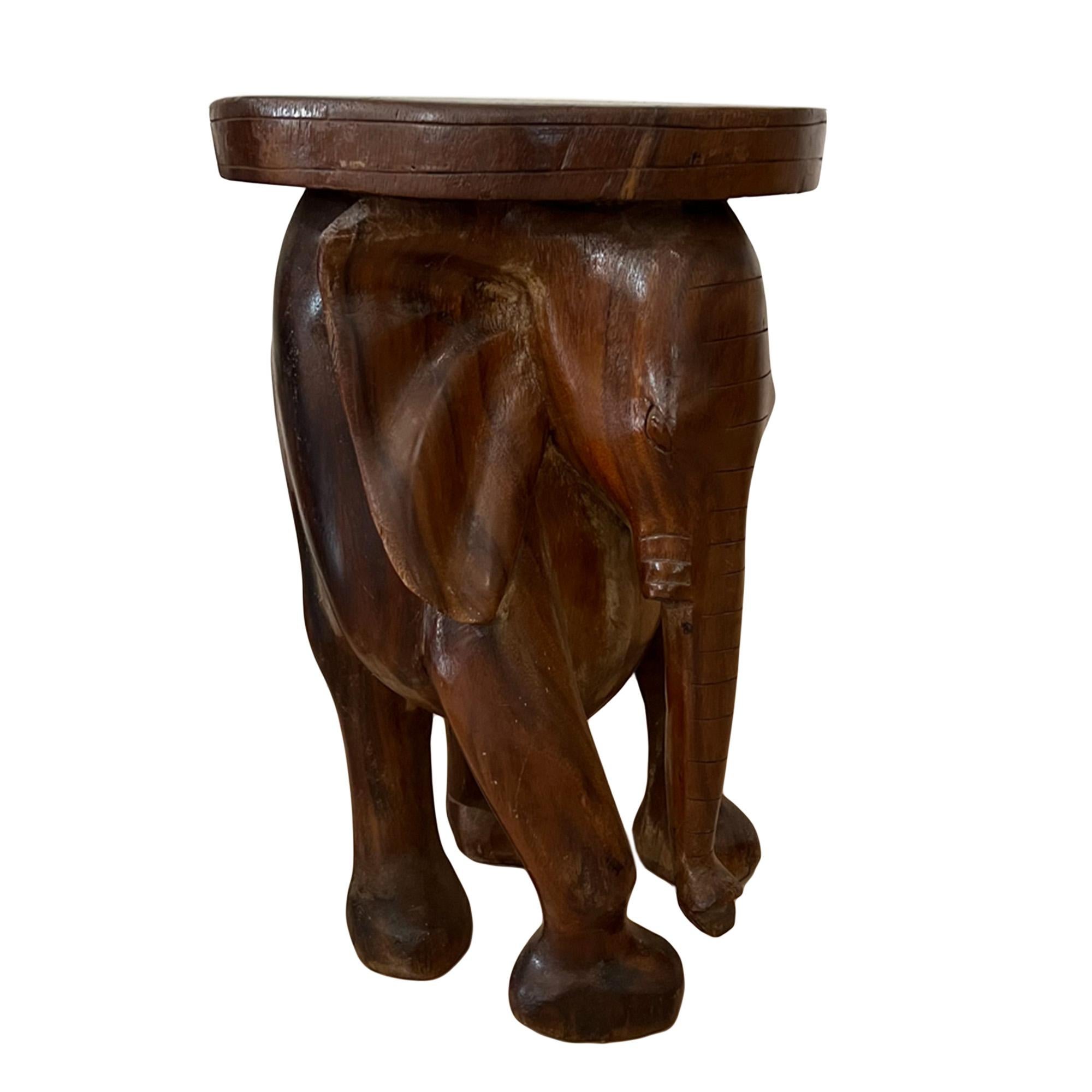 Sculpté à la main Grande table éléphant en bois sculpté en vente