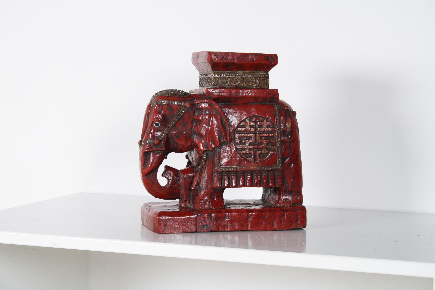 Grande table d'appoint éléphant en bois sculpté et peint à la main  Support pour plantes  Art de l'étagère en vente 1