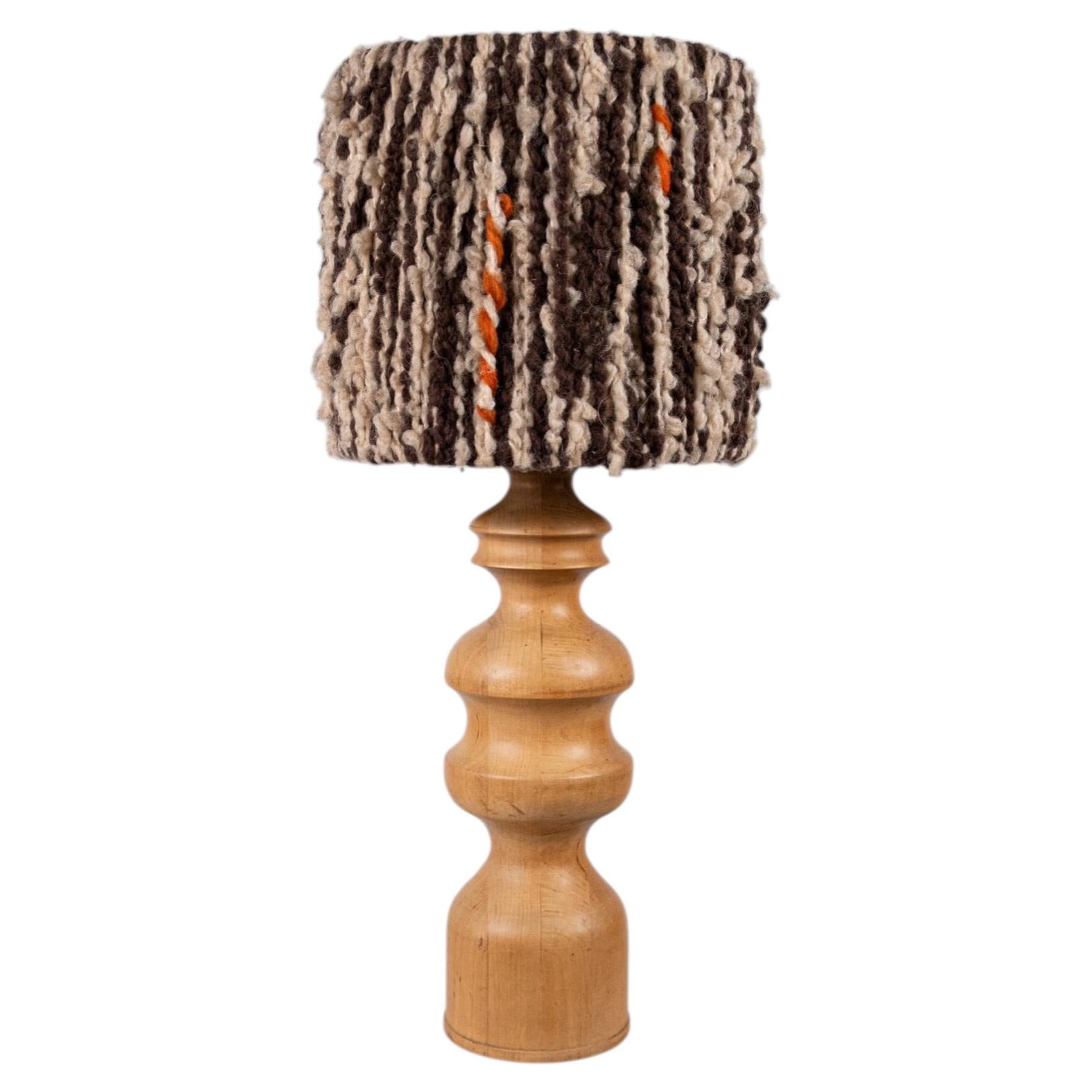 Large carved wood lamp with wool lampshade, French work from the 1960s For Sale