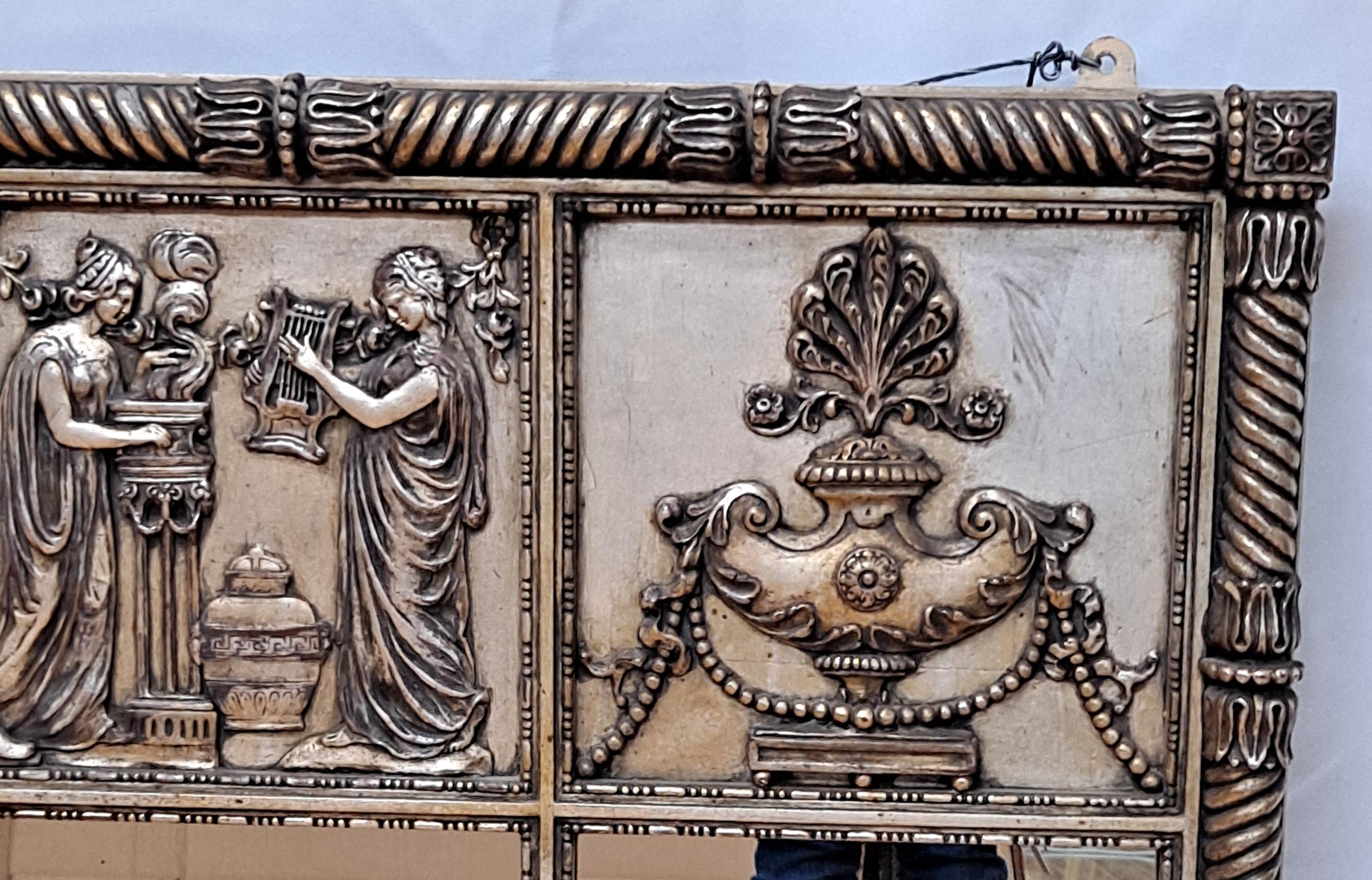 Großer versilberter klassischer Spiegel aus Holz mit Dekoration im römischen Stil im Angebot 1