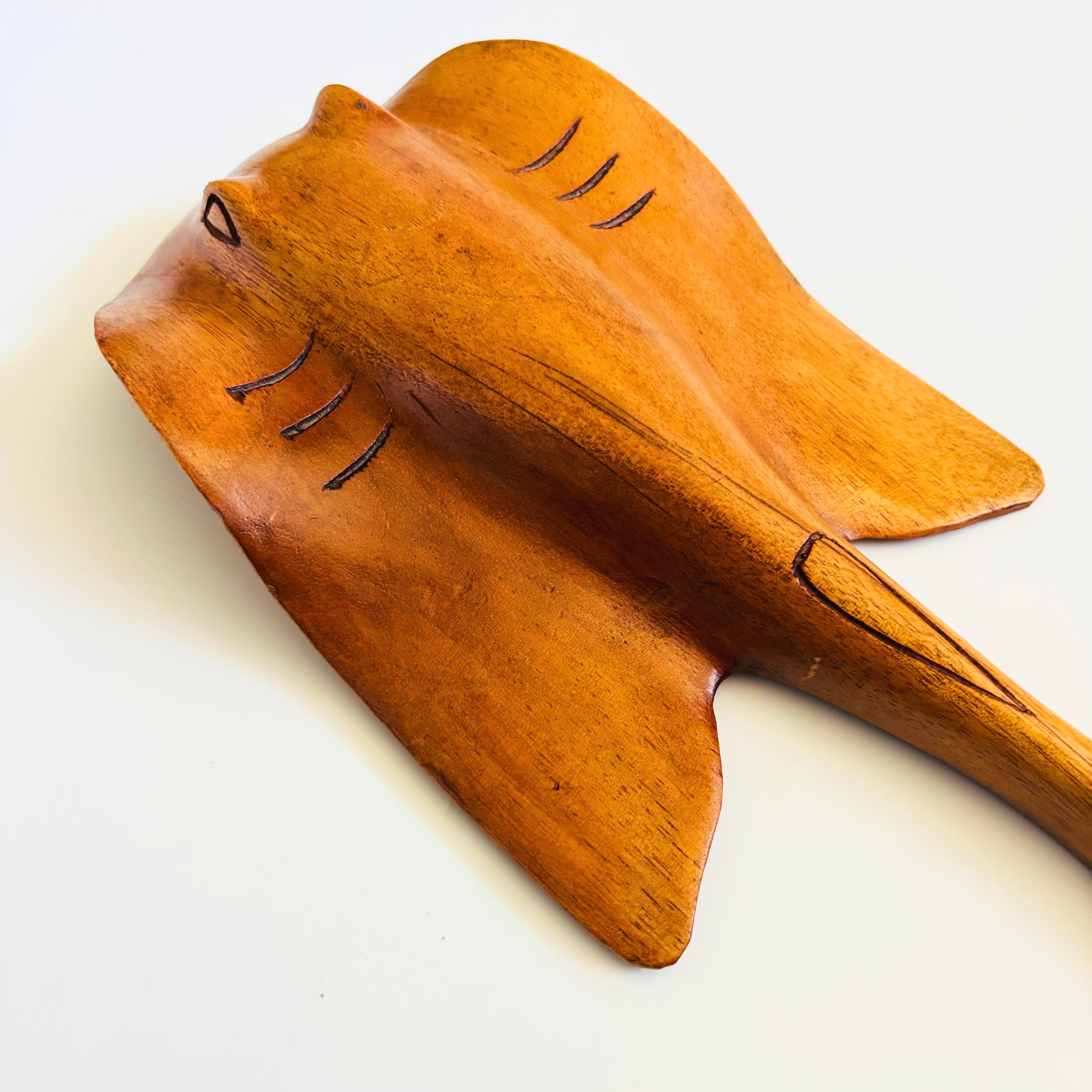Raya Picadora Grande de Madera Tallada en venta 1