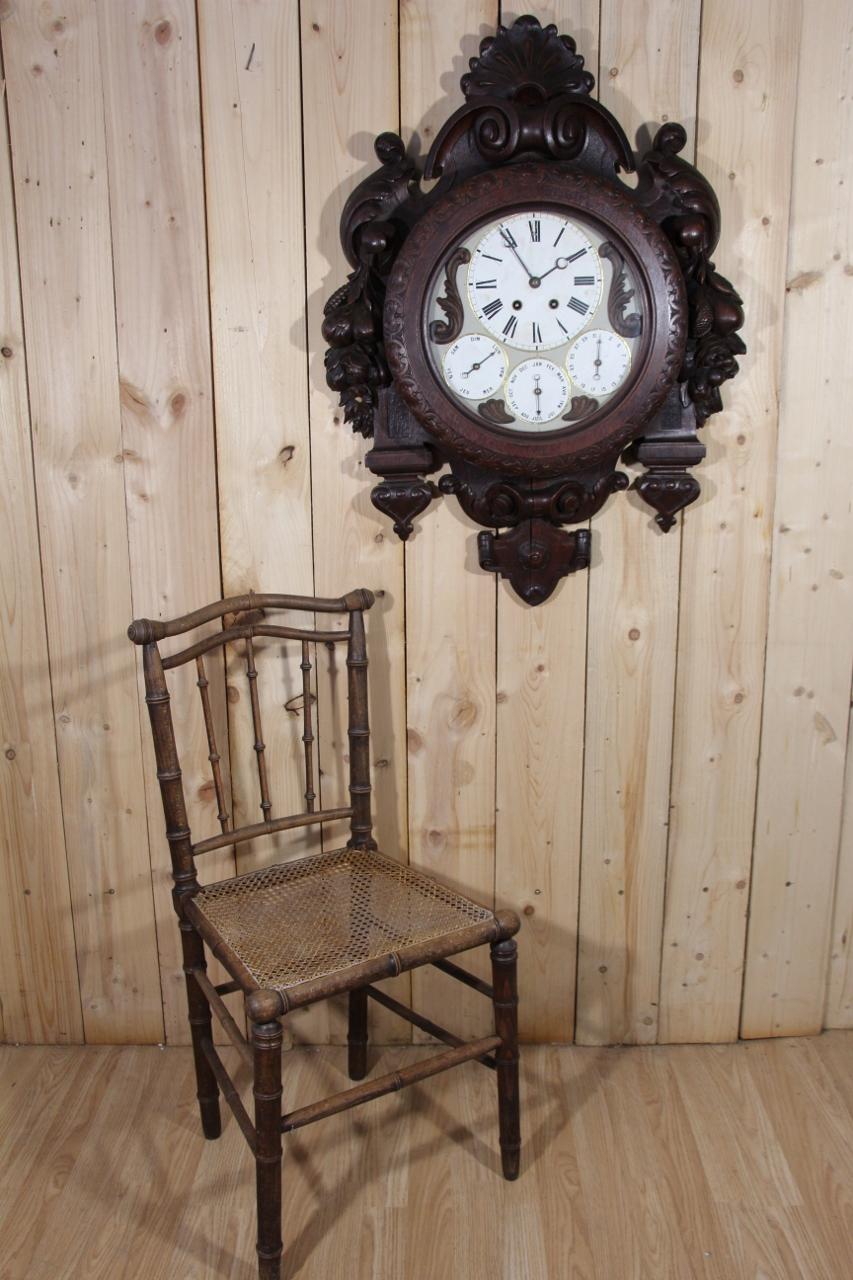 large clock, carved wooden cartel in good condition, signed on the back, no guarantee on the operation of the mechanism, the pendulum is missing