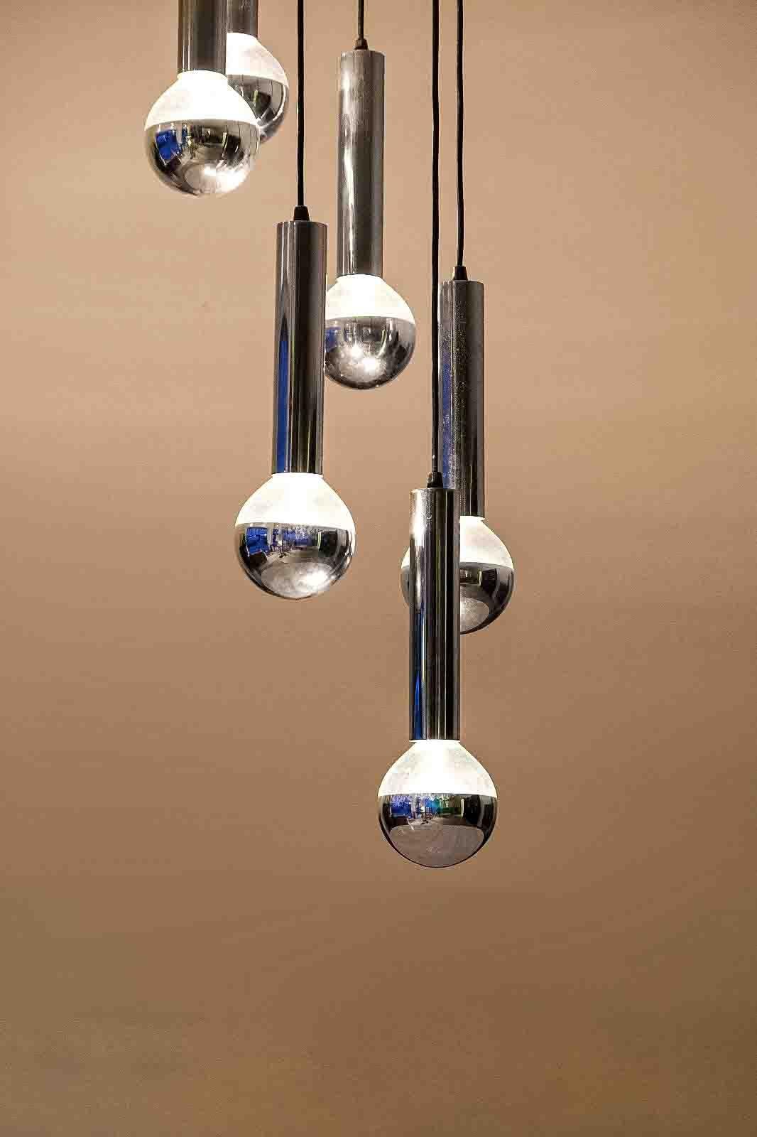 Mid-Century Modern Large cascade chrome tubular chandelier, 1960s For Sale