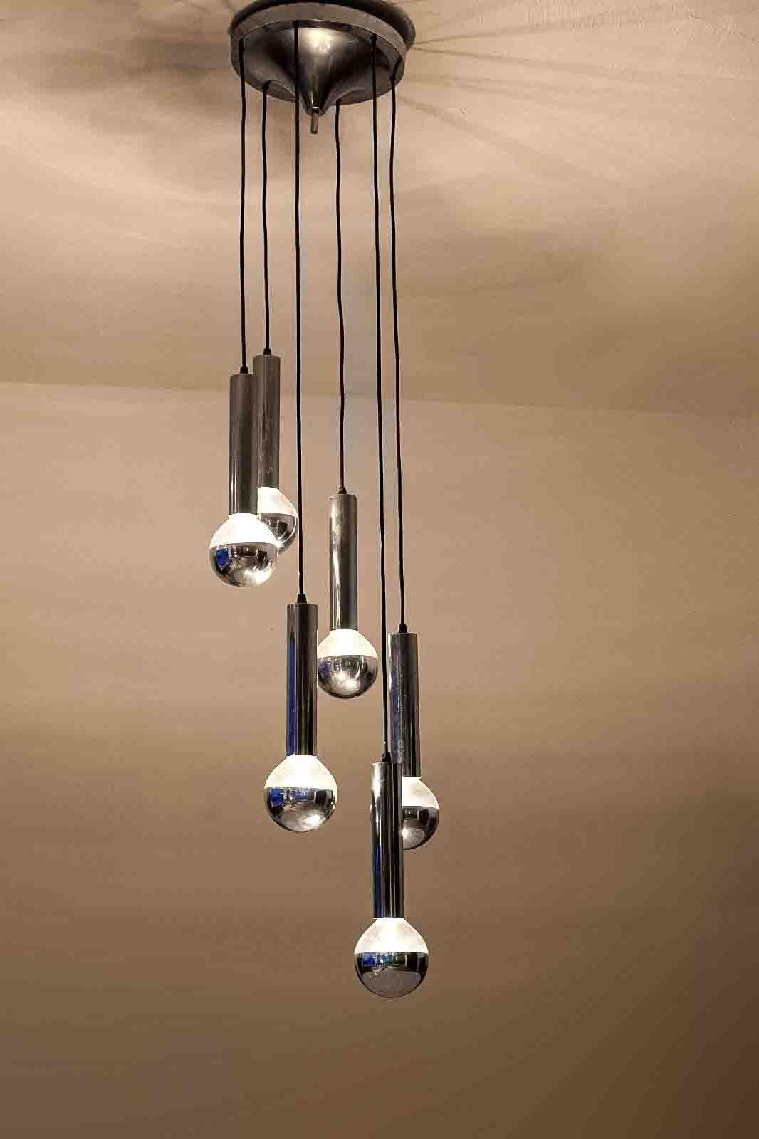 Large cascade chrome tubular chandelier, 1960s In Good Condition For Sale In Antwerpen, VAN