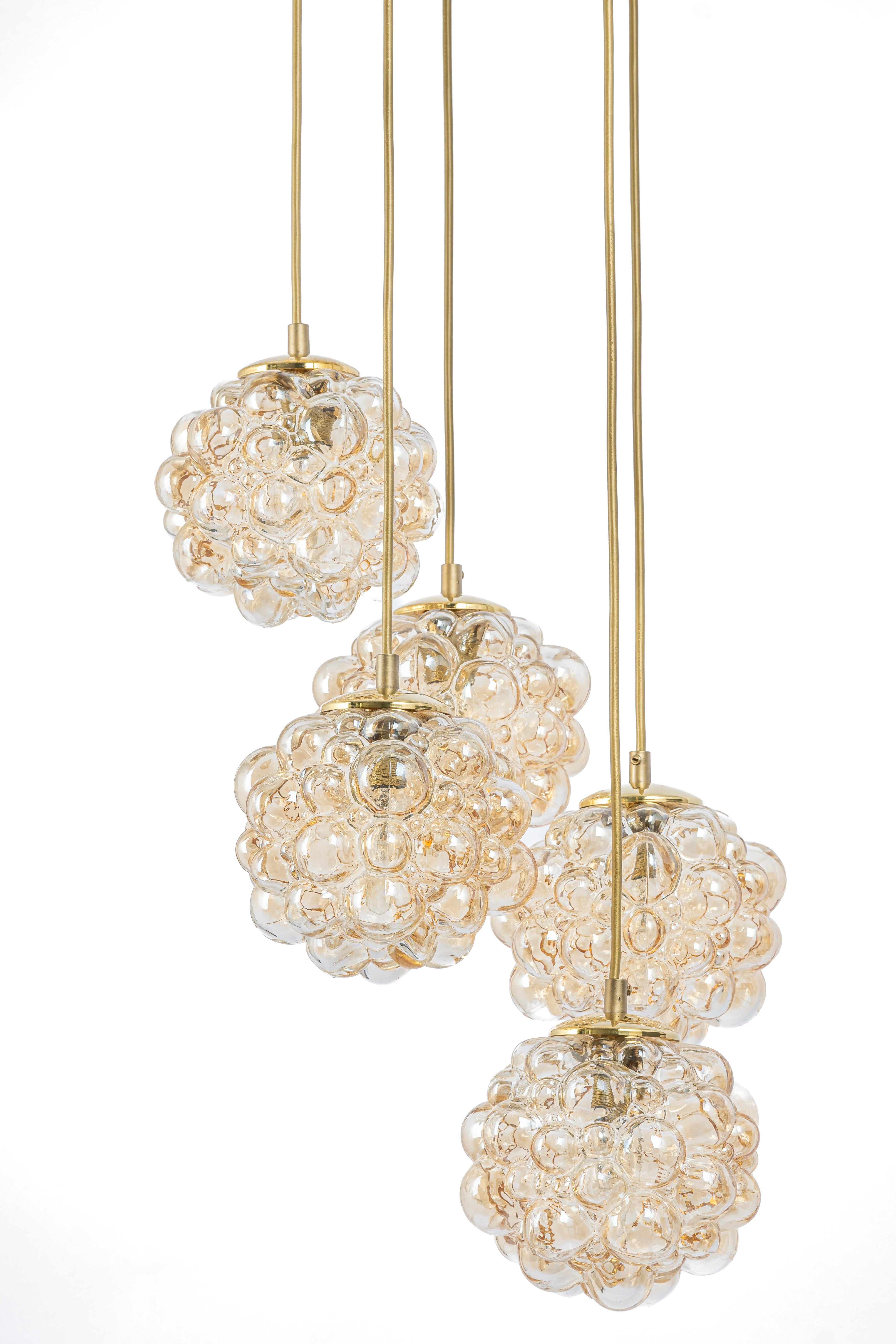 A special large cascading chandelier by Limburg, manufactured in Germany, circa the 1970s with 5 bubble glasses.
Wonderful form and stunning light effect.
Sockets: 5 x E14 small bulb. (40 W max)
Light bulbs are not included. It is possible to