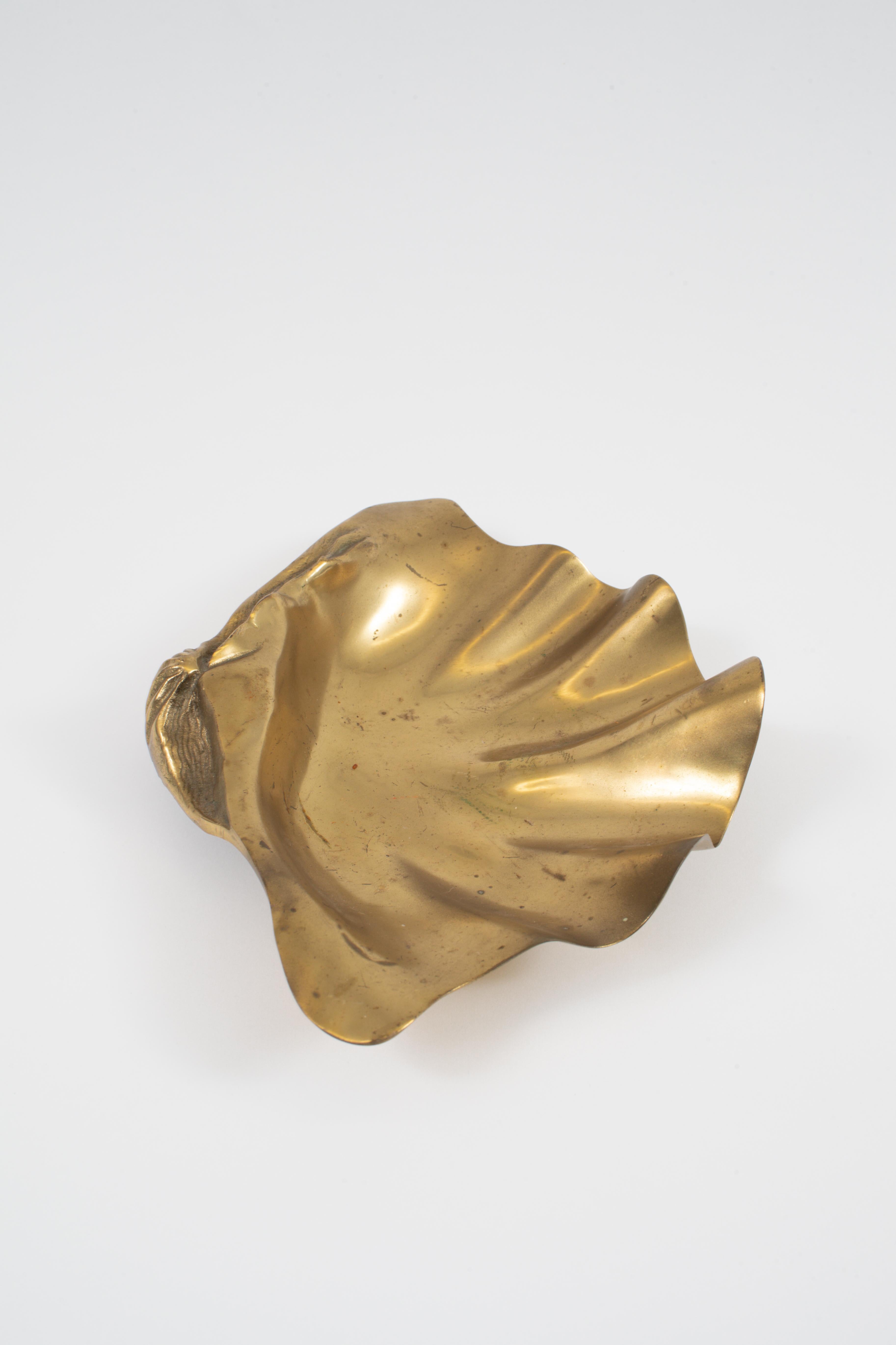 Large Cast Brass Benitier Shell Motif Vide Poche, France, 1970s In Good Condition In New York, NY