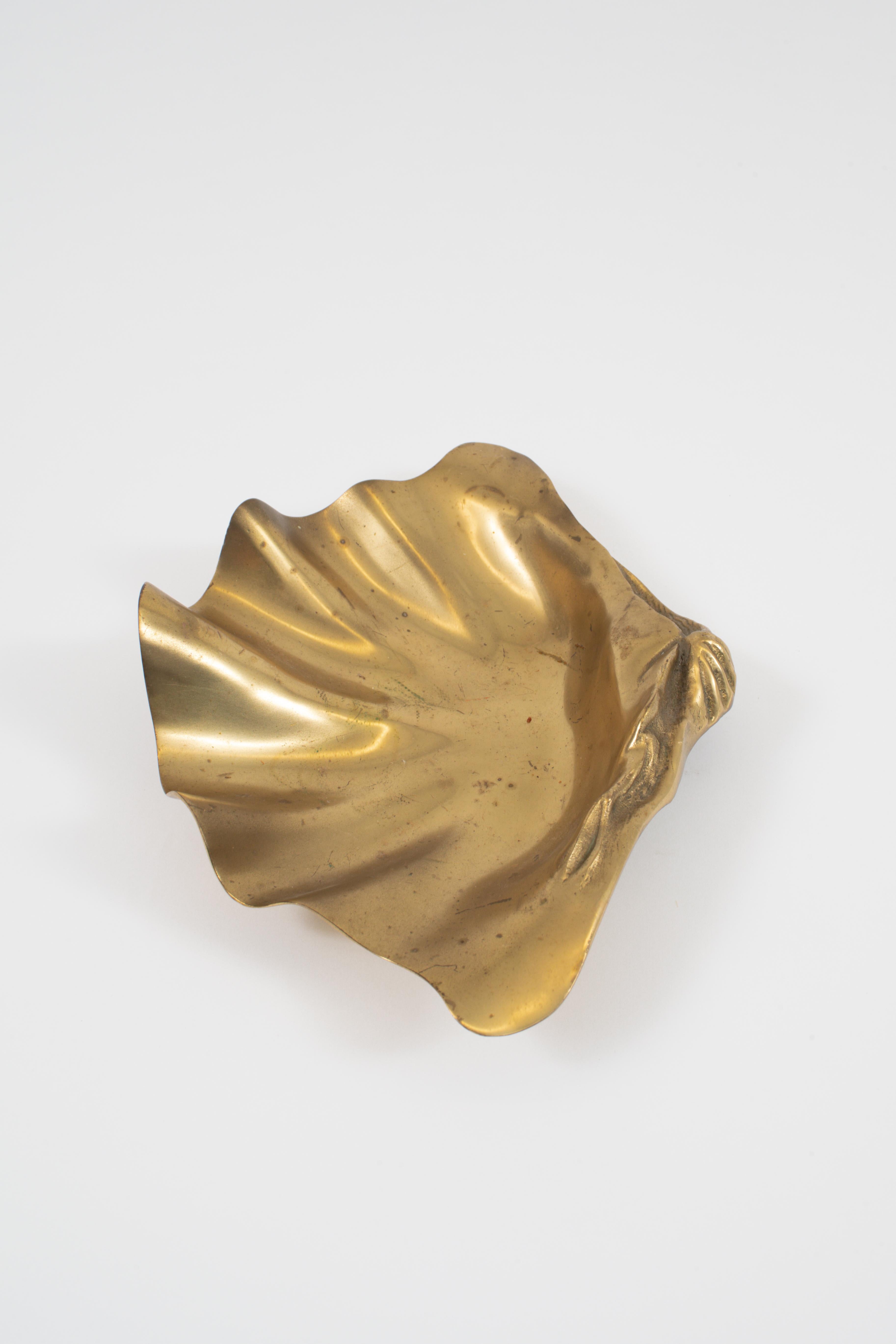 20th Century Large Cast Brass Benitier Shell Motif Vide Poche, France, 1970s