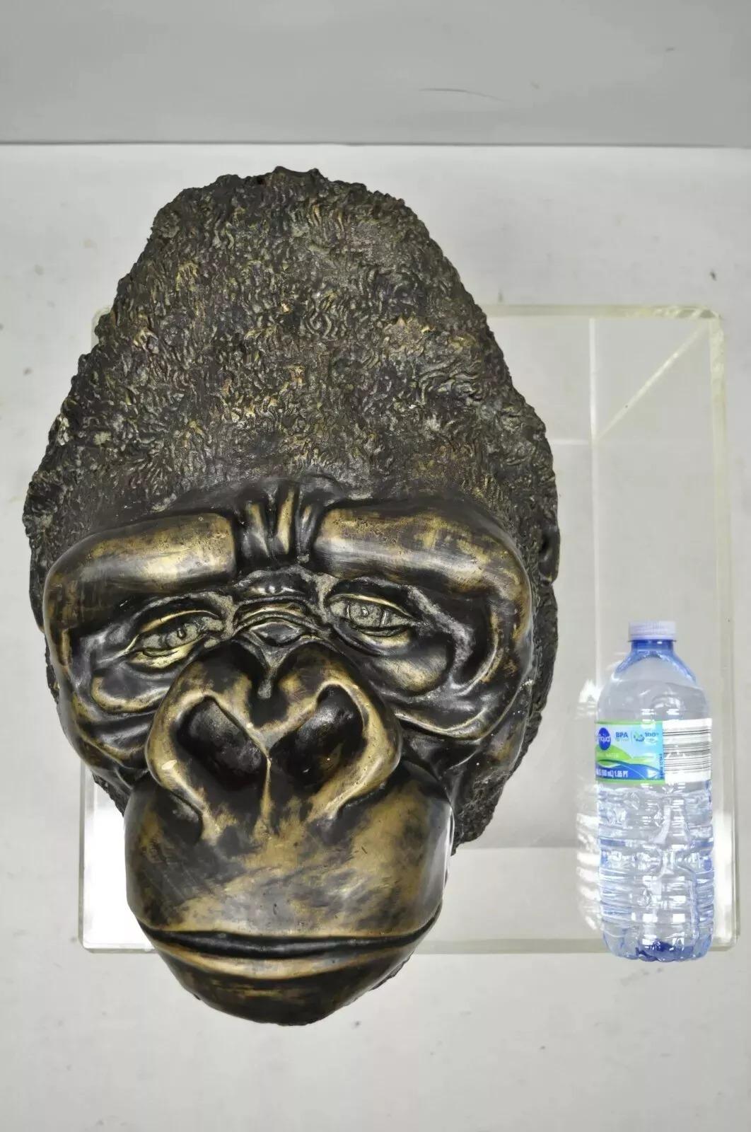 Gran Escultura de Bronce Fundido con Cabeza de Gorila de 20