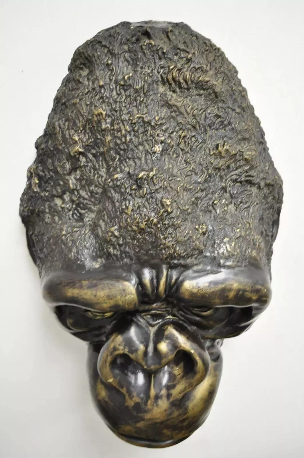Gran Escultura de Bronce Fundido con Cabeza de Gorila de 20