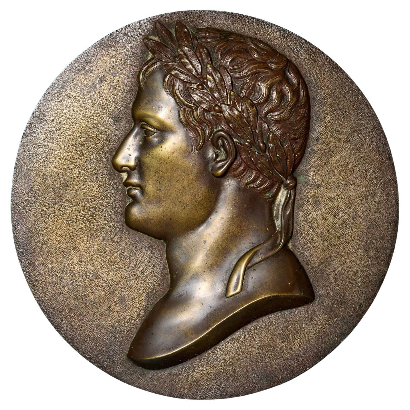 Grande plaque en bronze coulé d'un empereur romain