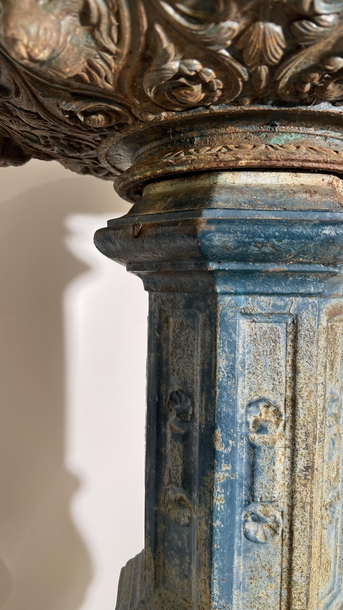 Metà XIX secolo Large cast iron basin on it stand England or France, circa 1850 in vendita