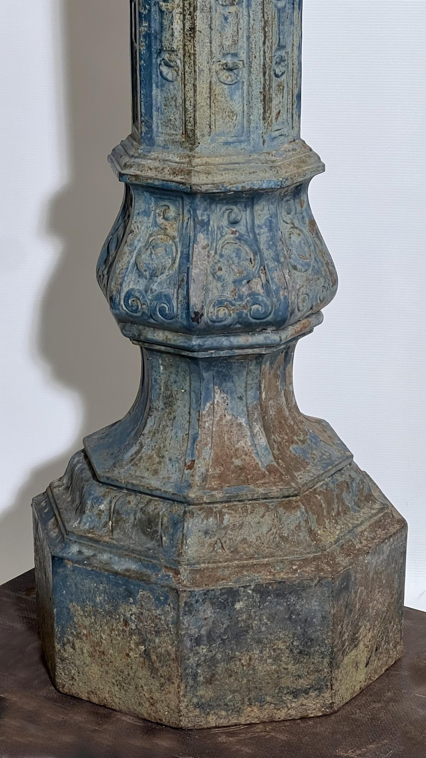 Large cast iron basin on it stand England or France, circa 1850 in vendita 1