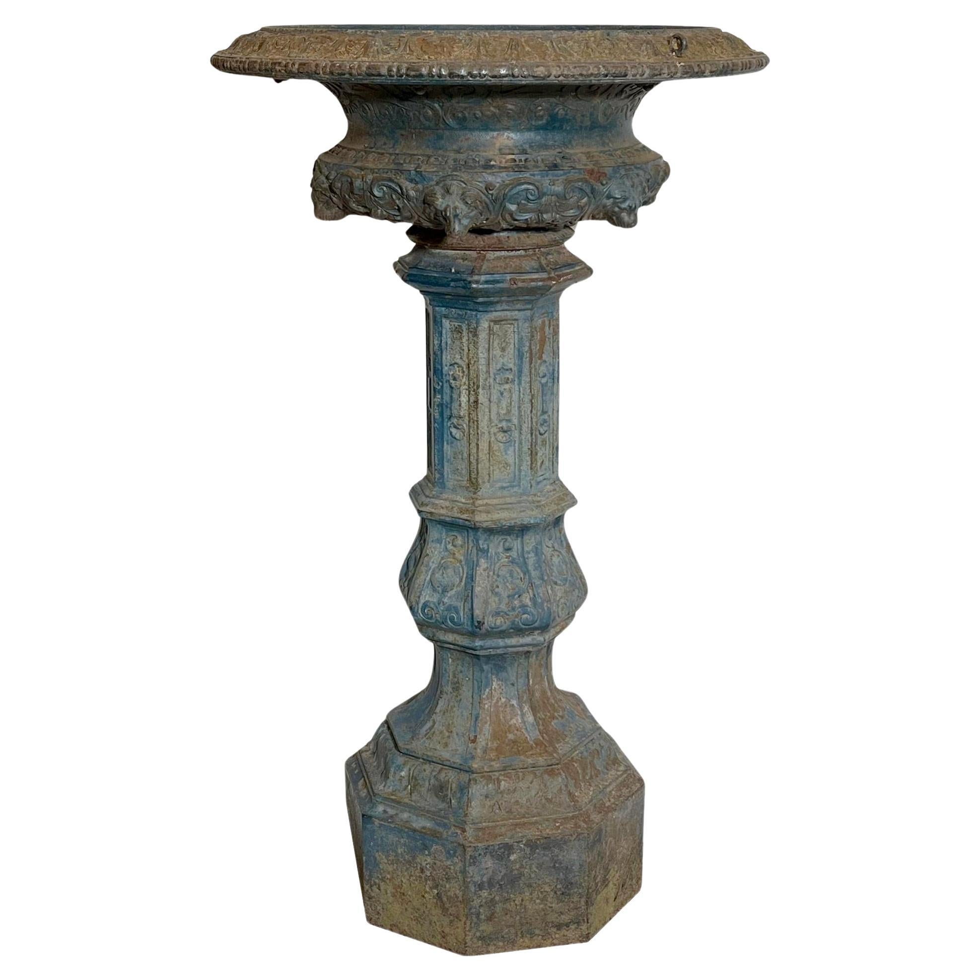 Large cast iron basin on it stand England or France, circa 1850 in vendita