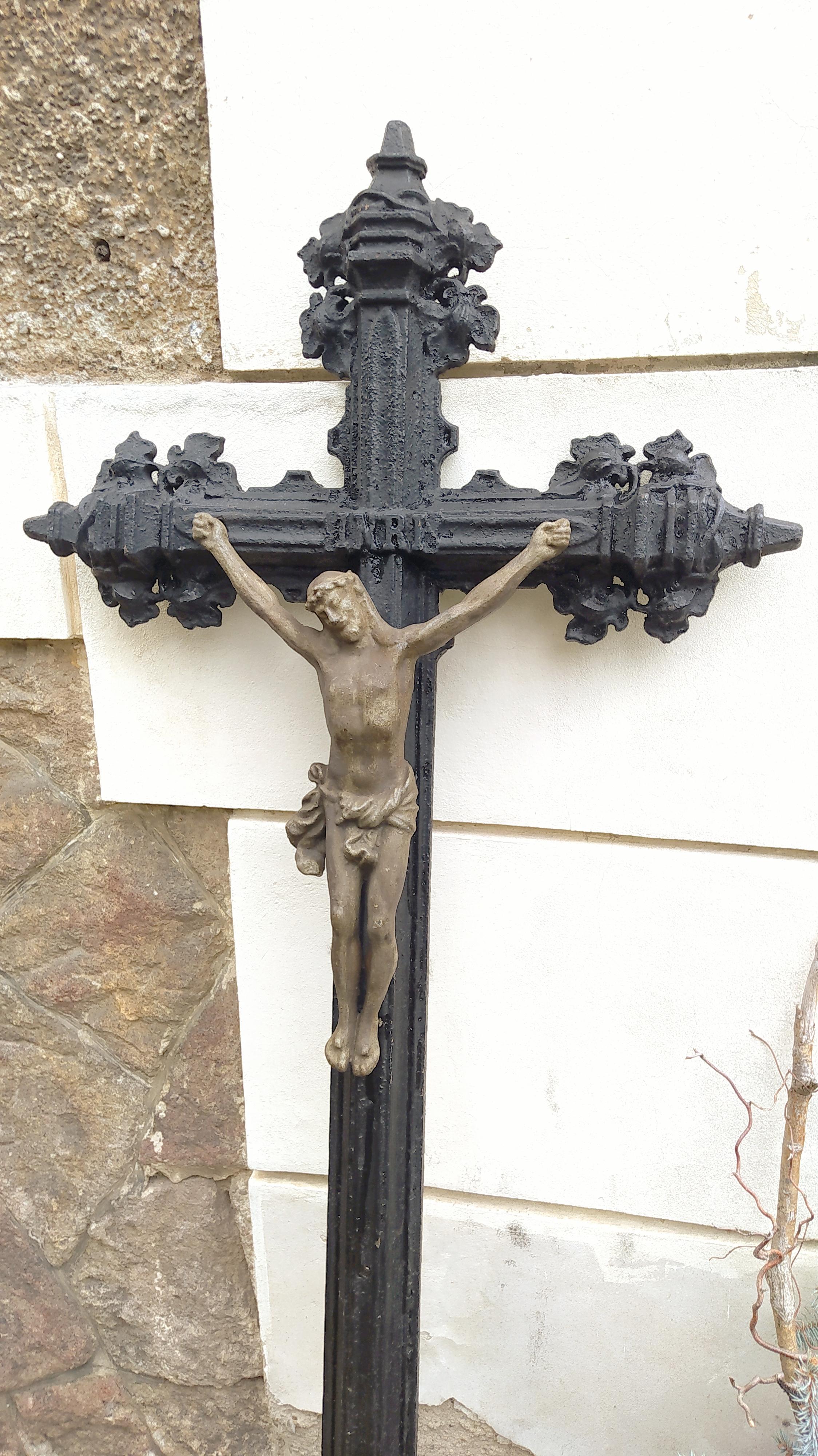 Large Cast Iron Cross with Jesus Christ 2