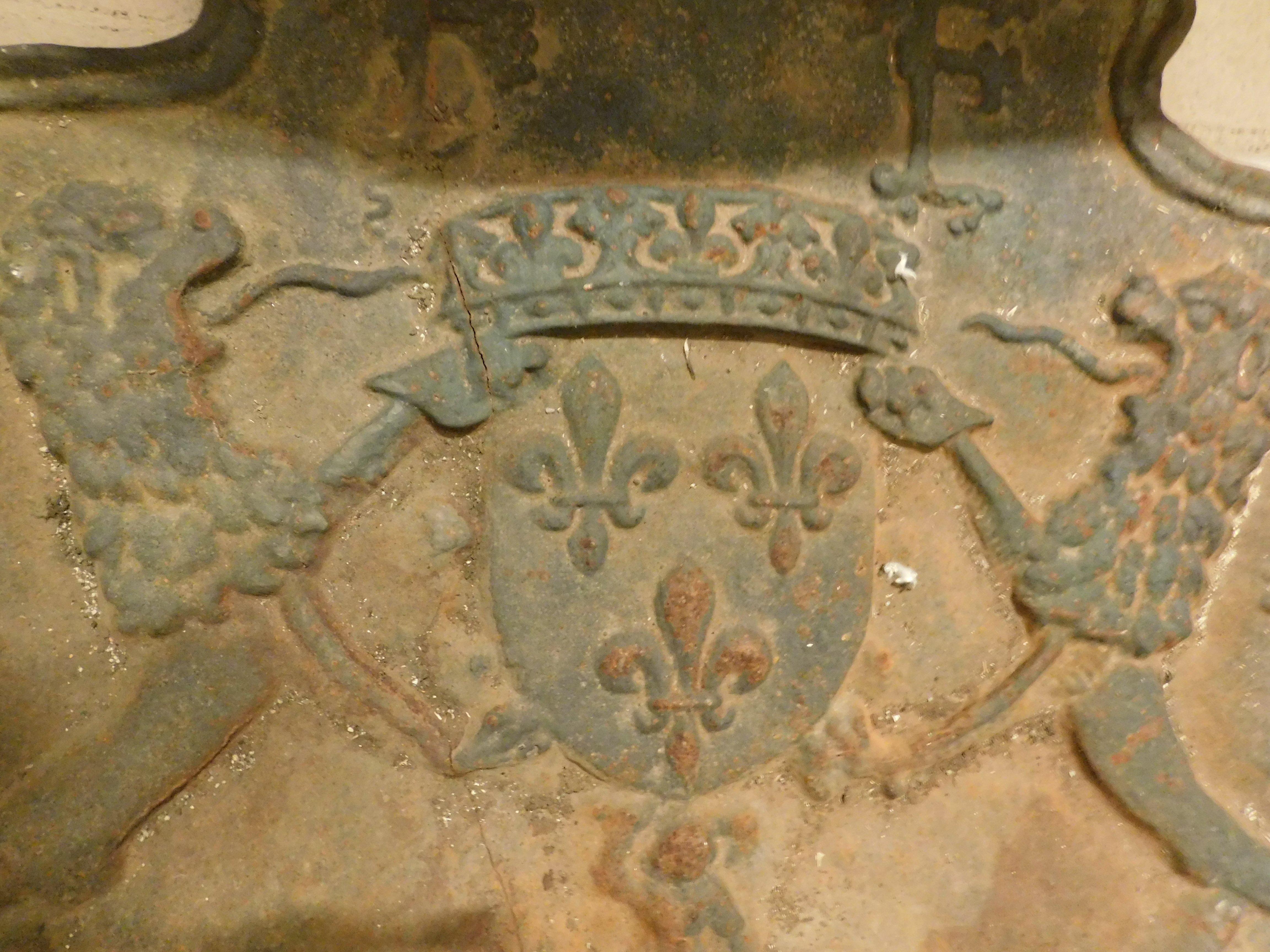 Hand-Crafted Large cast iron fireplace backplate, carved with noble coat of arms, Italy For Sale