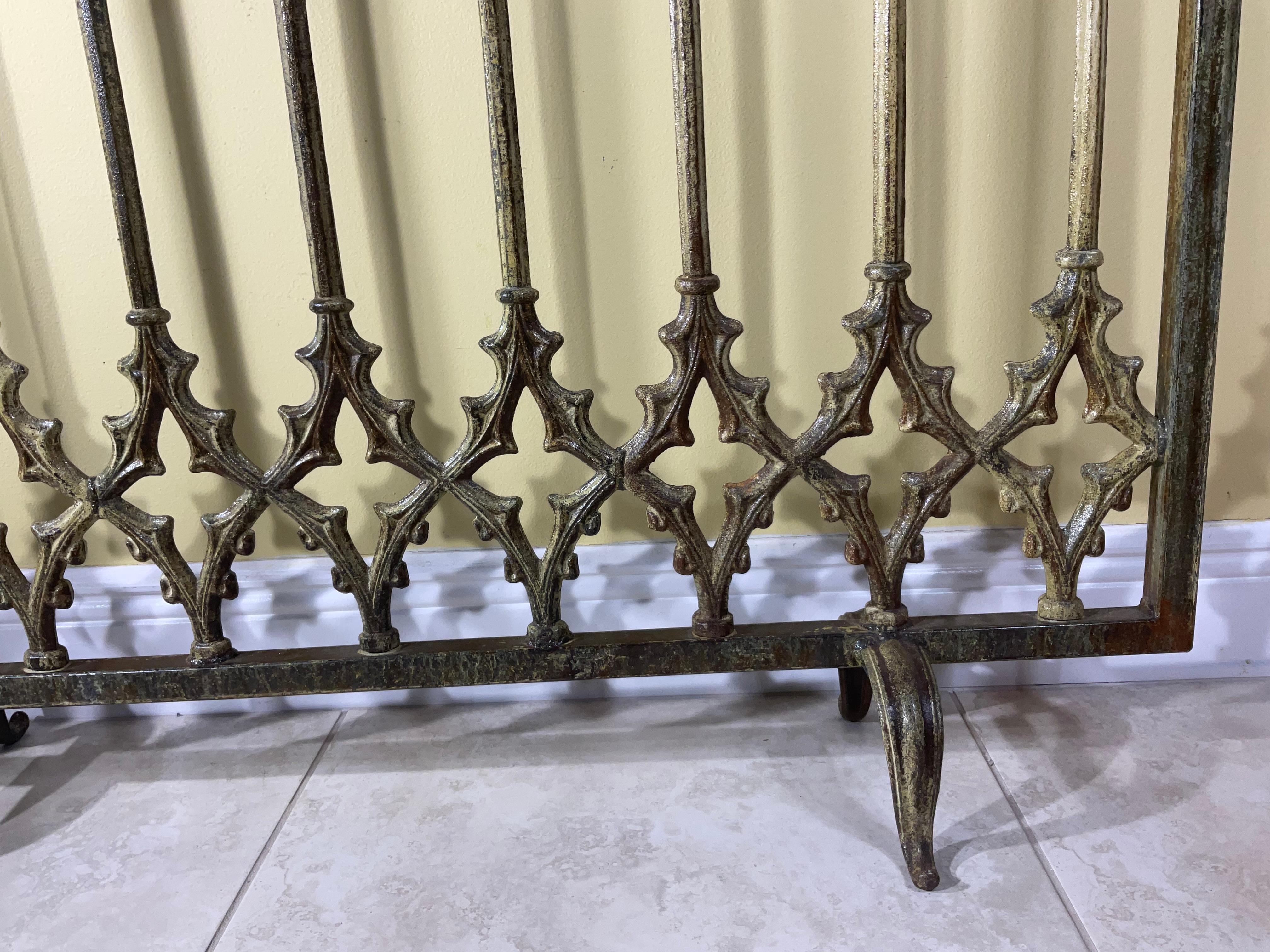 Large Cast Iron Fireplaces Screen In Good Condition For Sale In Delray Beach, FL