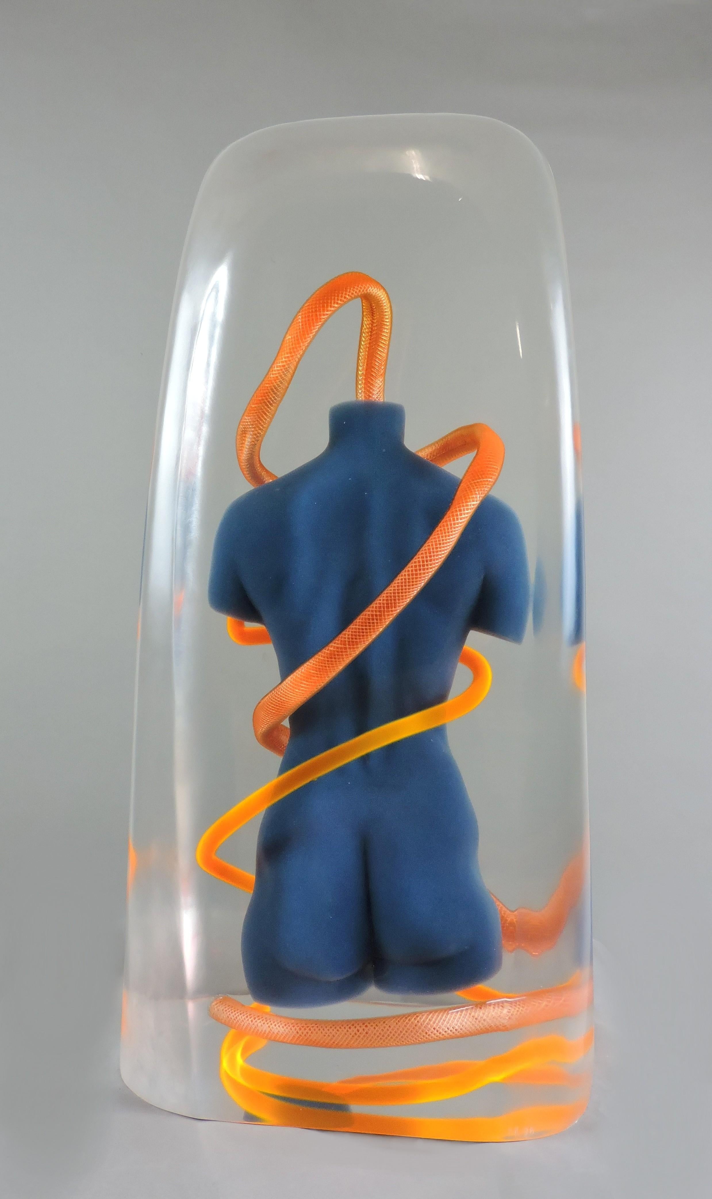 Escultura acrílica futurista moderna grande de Lucite fundido de Karen Brown Moderno en venta