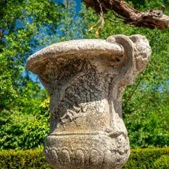 Grand vase de jardin de type « krater » en pierre moulée, fin du XXe siècle