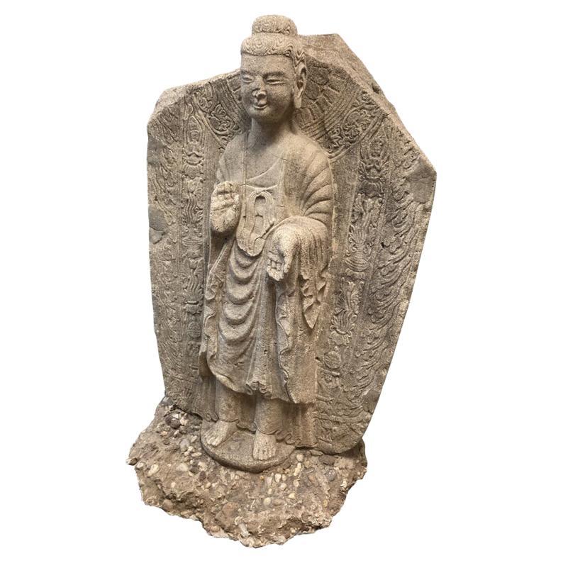 Grande figurine de Bouddha de jardin en pierre ou en ciment moul
