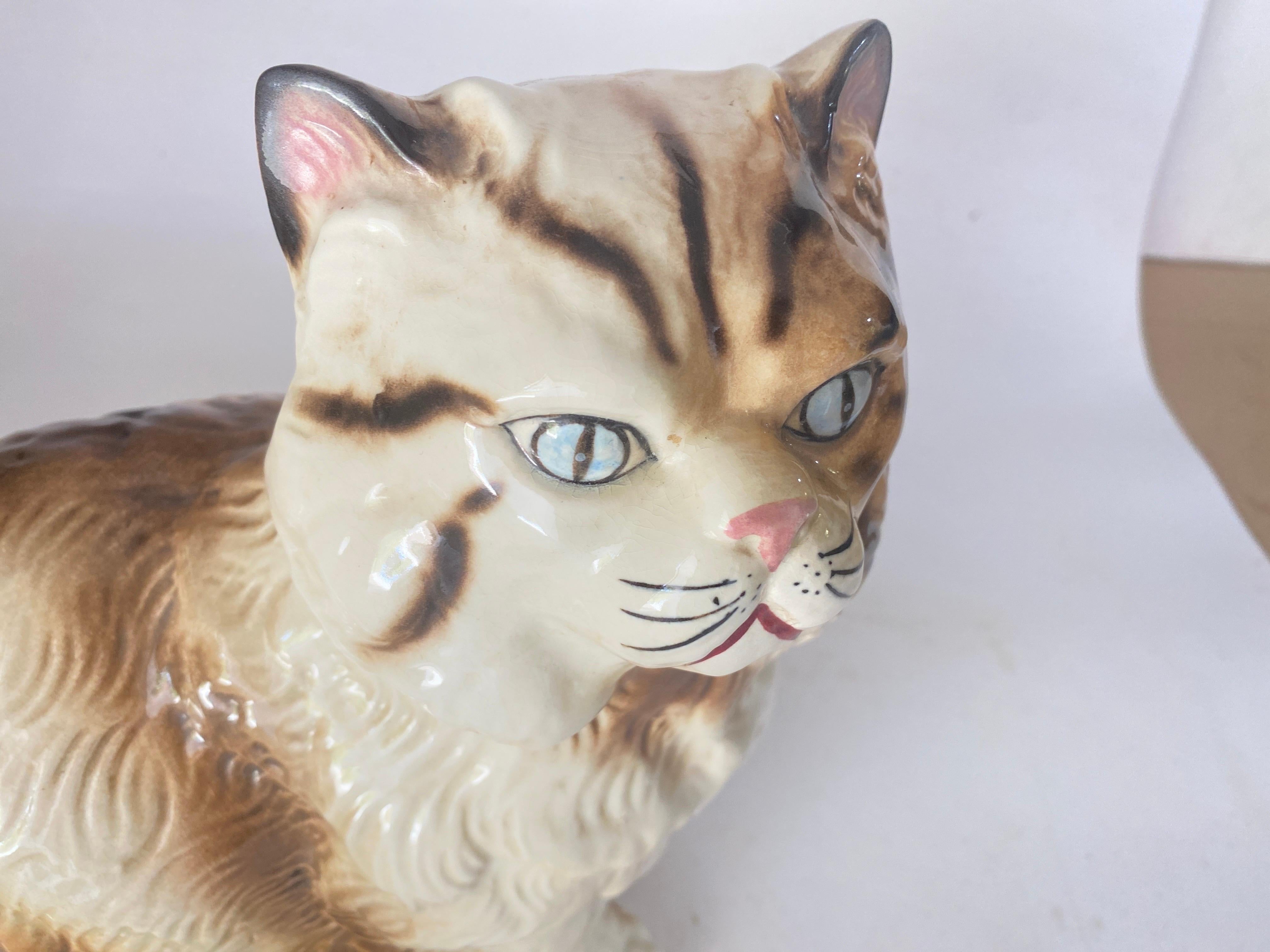 Large Cat Italian Ceramic Sculpture from the 1970s with Hand-Painted Details In Good Condition For Sale In Auribeau sur Siagne, FR