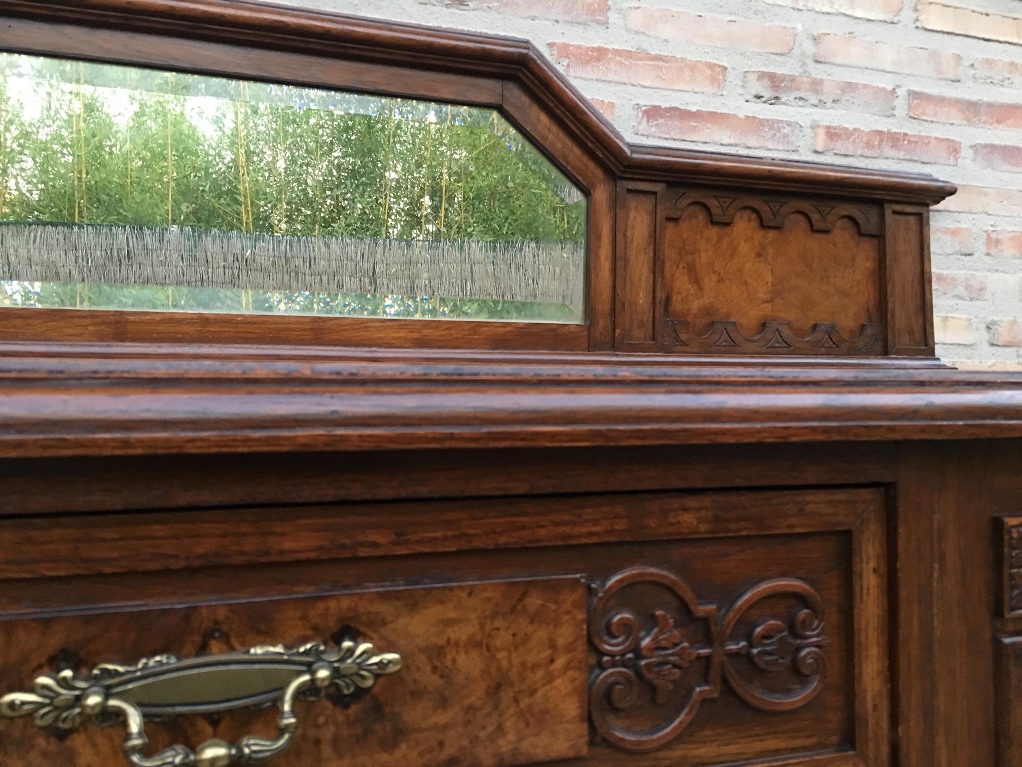Grande buffet catalano spagnolo con due porte e tre cassetti in vendita 9