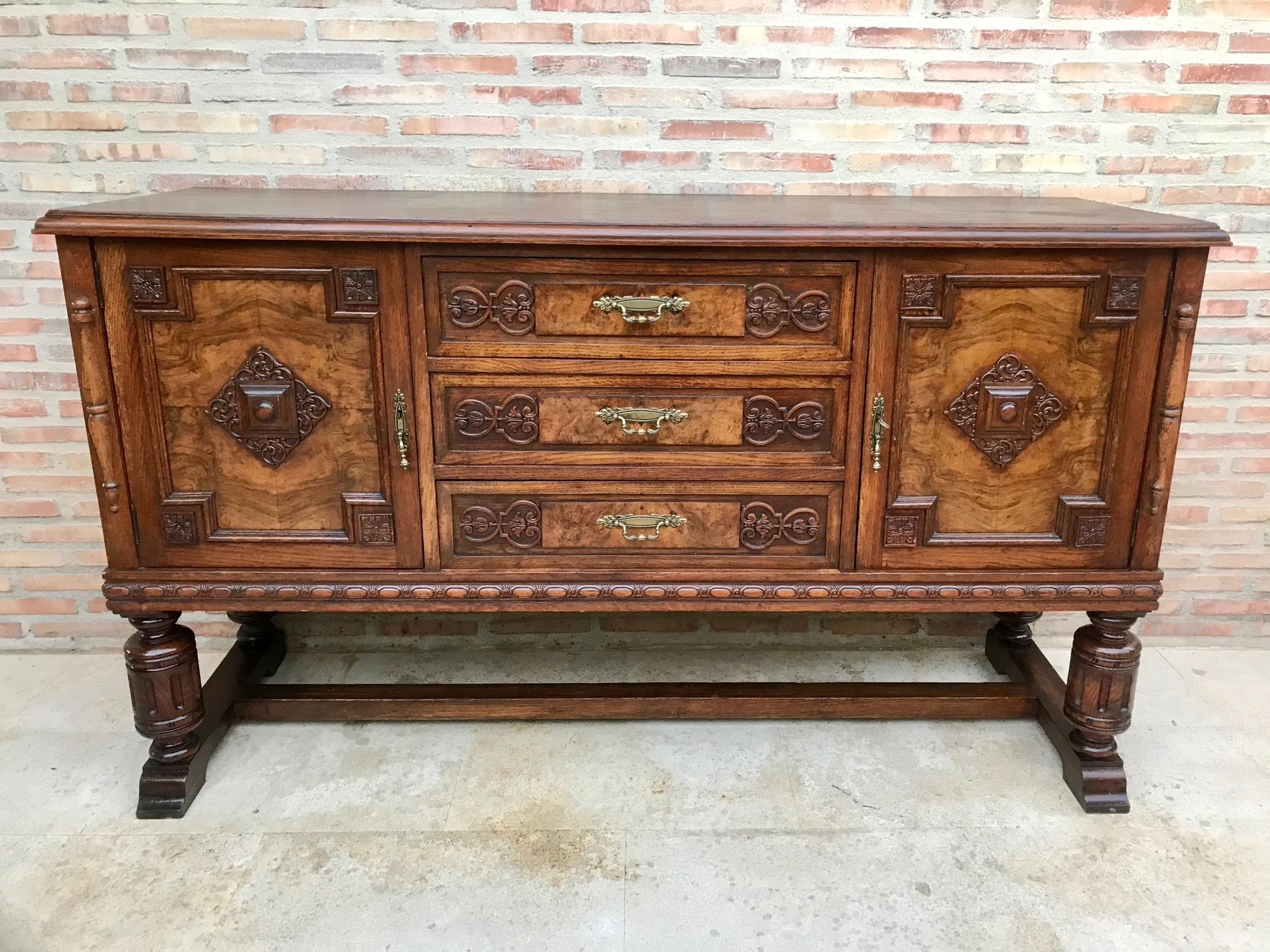 19th century Catalan Spanish buffet with two doors.

 