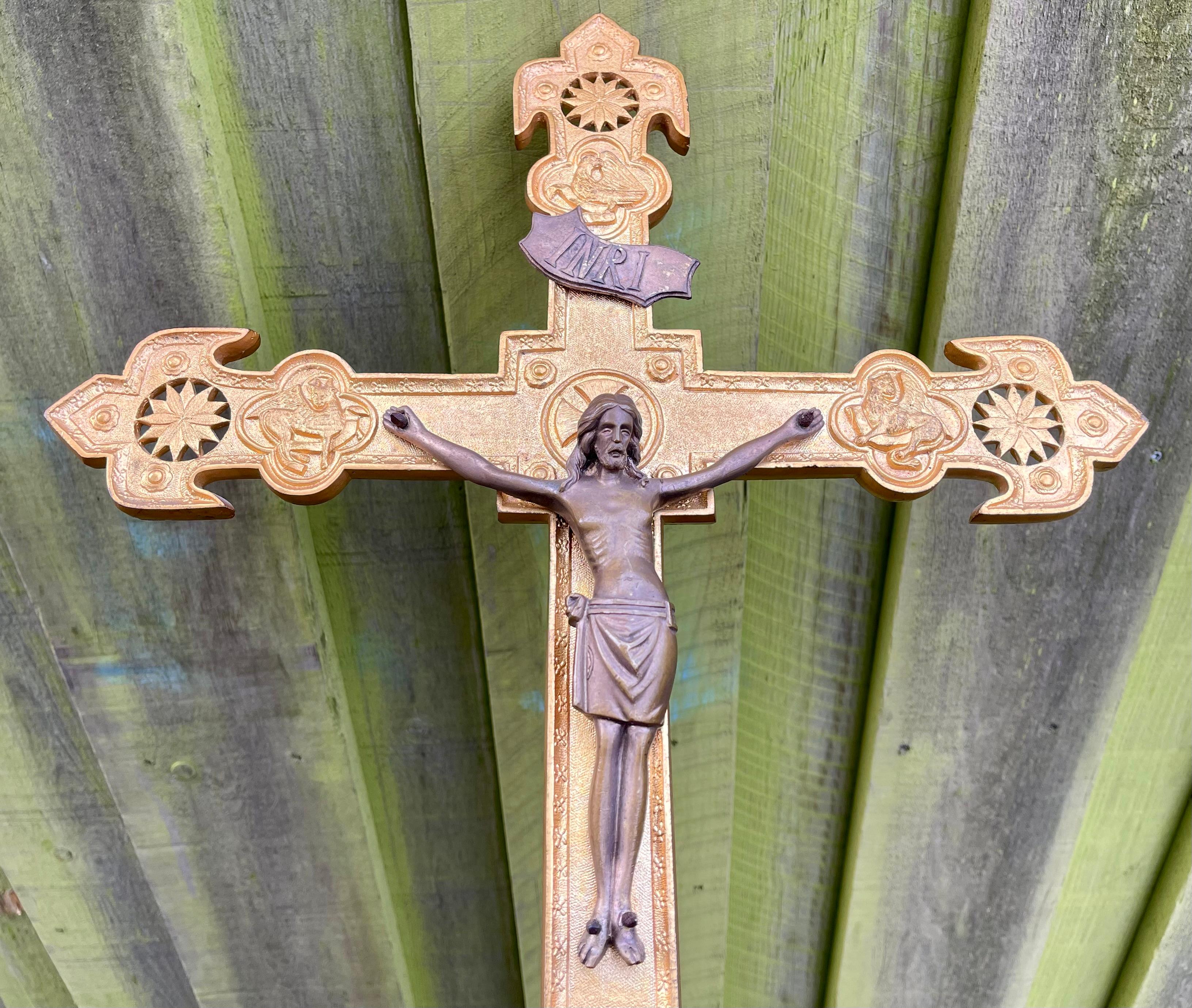 Large Catholic Altar or Procession Cross - Crucifix in Gilt Bronze For Sale 4