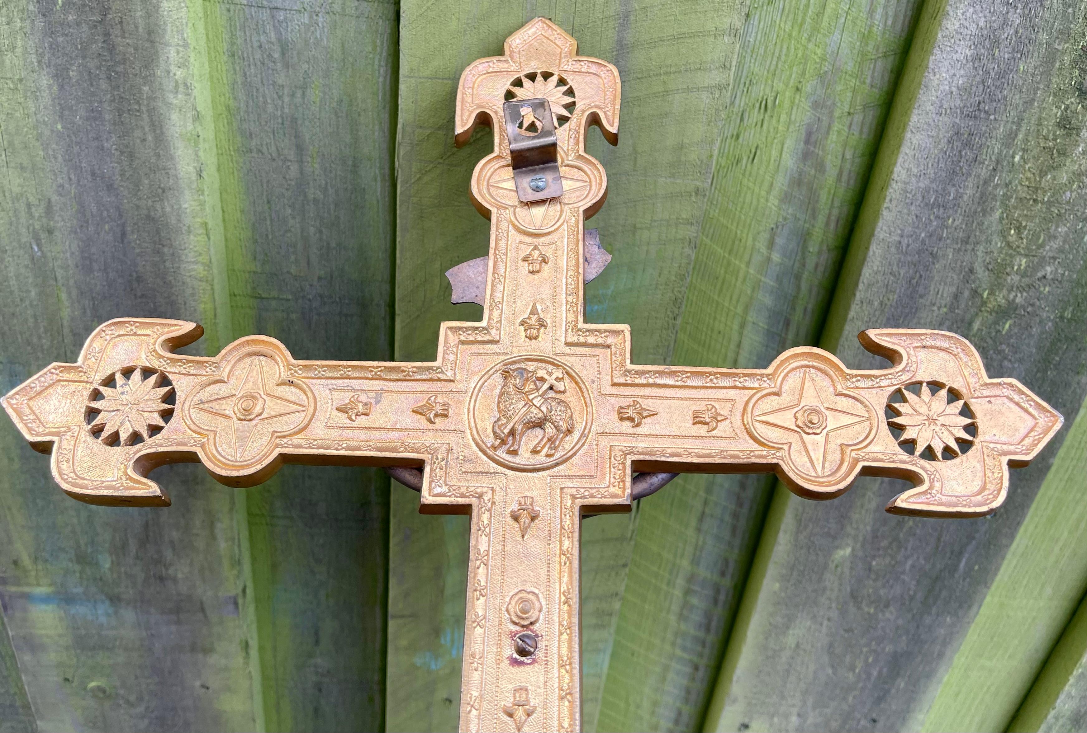 Large Catholic Altar or Procession Cross - Crucifix in Gilt Bronze For Sale 5