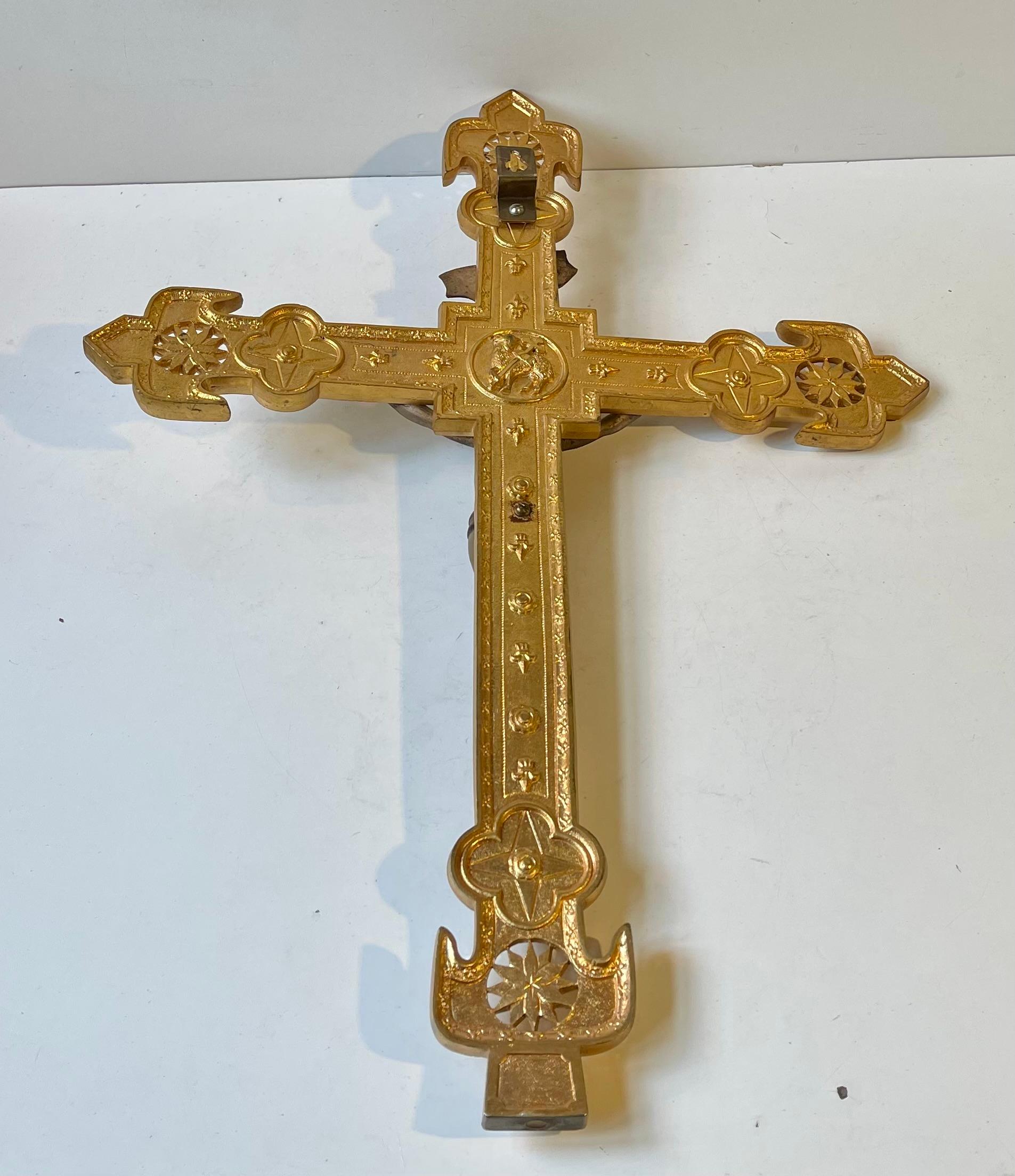 Large Catholic Altar or Procession Cross - Crucifix in Gilt Bronze For Sale 7