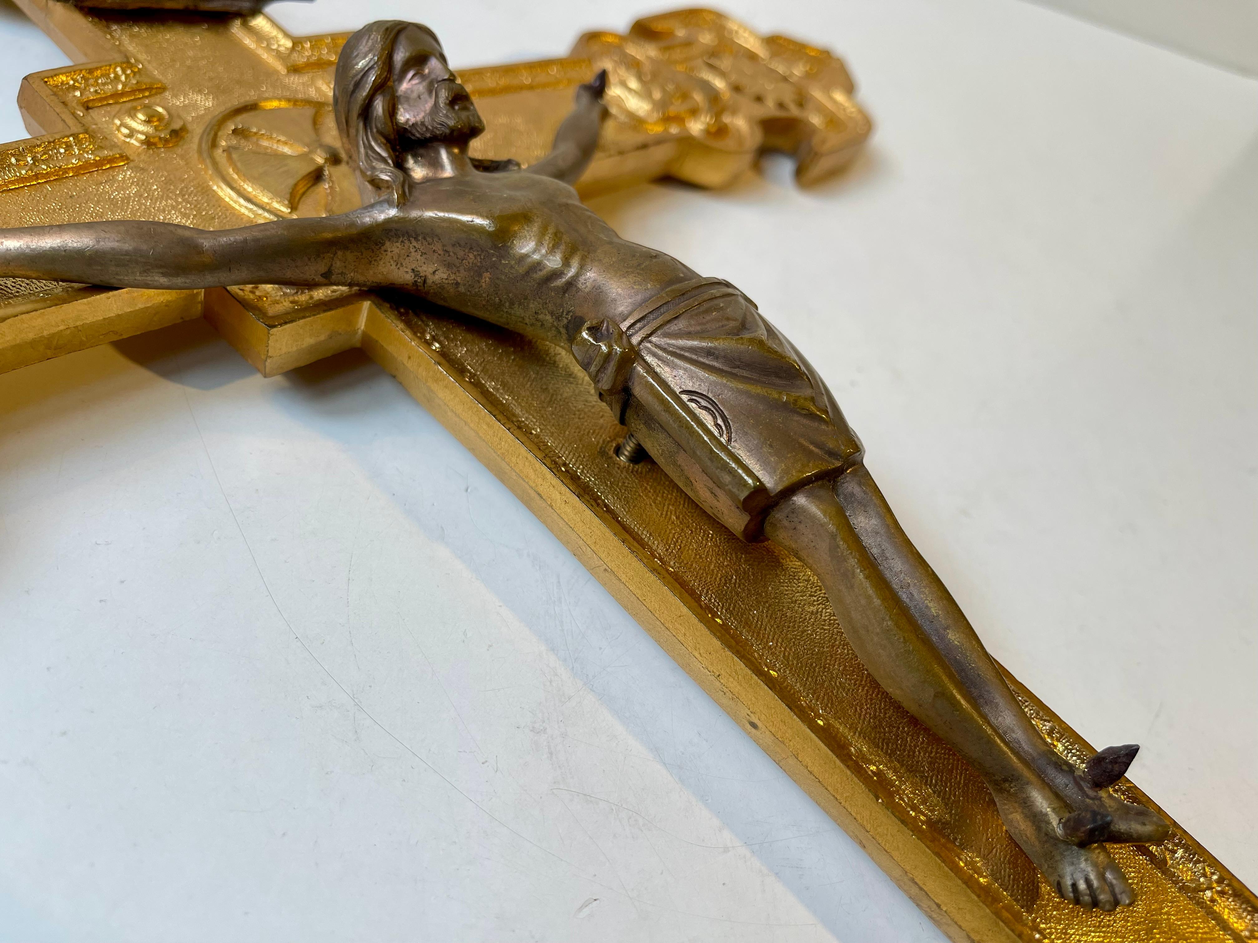 Large Catholic Altar or Procession Cross - Crucifix in Gilt Bronze For Sale 1