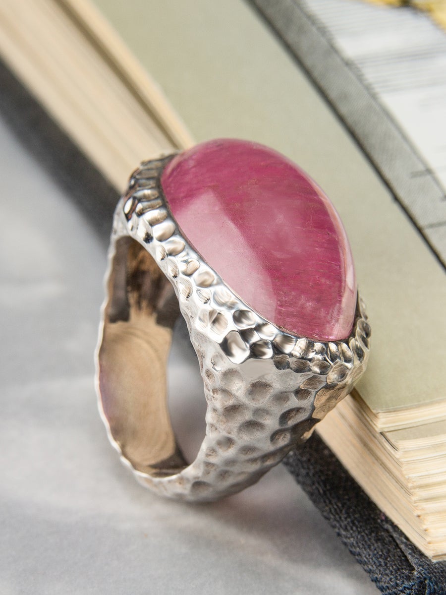 Large Cat's Eye Effect Rubellite Silver Ring Pink Tourmaline statement ring gift In New Condition For Sale In Berlin, DE